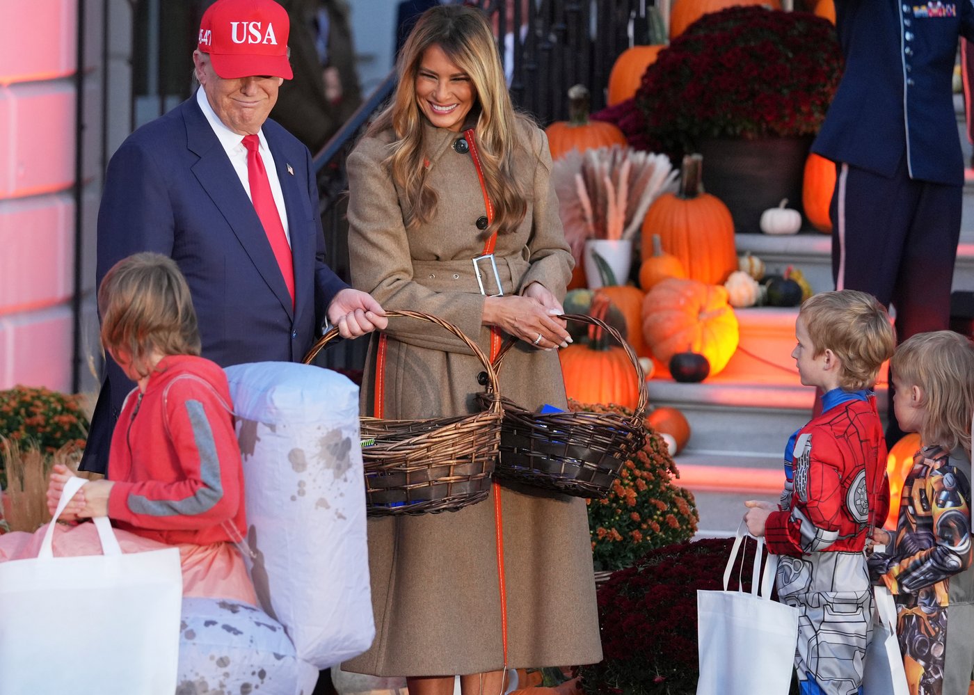 Trump hosts White House Halloween bash with superheroes and presidential lookalikes amid shutdown | iNFOnews.ca