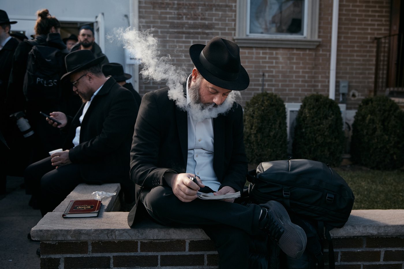 Photos of Hasidic Jewish rabbis praying at resting place of 'the Rebbe' in New York | iNFOnews.ca