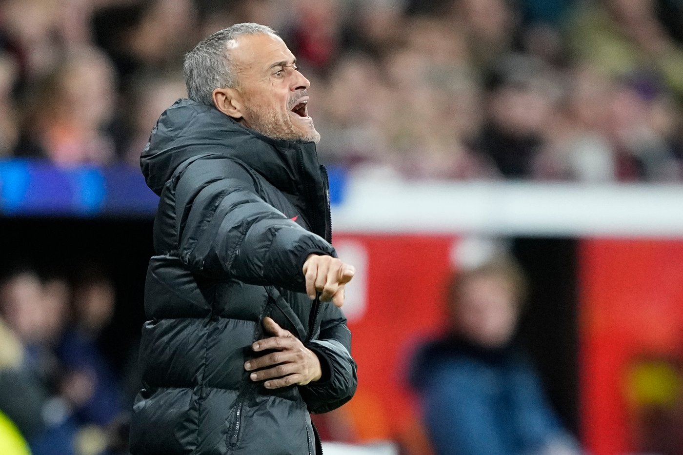 Leverkusen vs. PSG turns into chaos after 5 goals, two red cards and two penalties in the first half | iNFOnews.ca