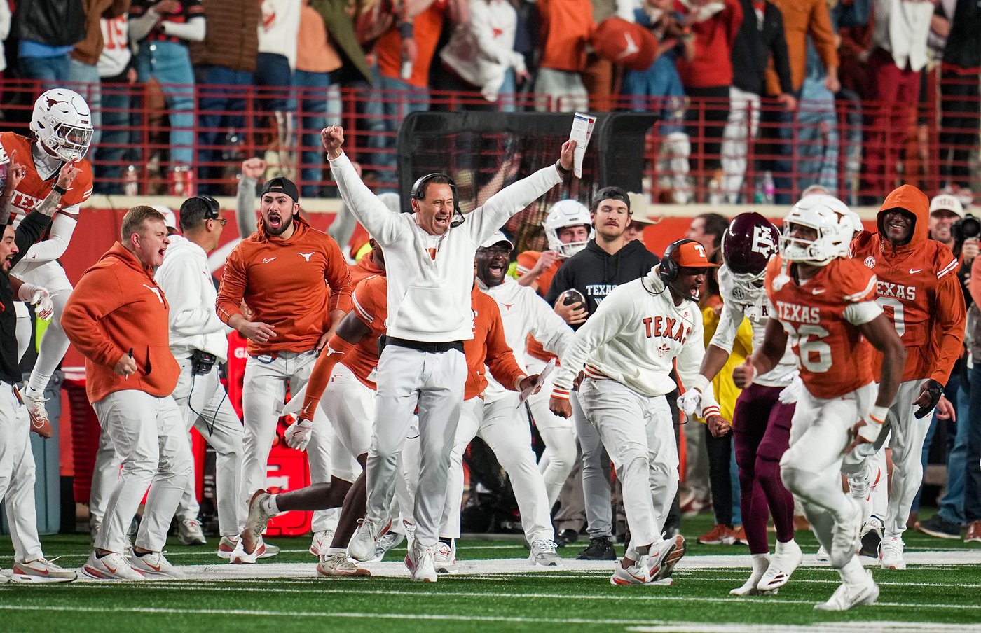 No. 16 Texas spoils No. 3 Texas A&M's perfect season 27-17, knocks Aggies out of SEC title game | iNFOnews.ca
