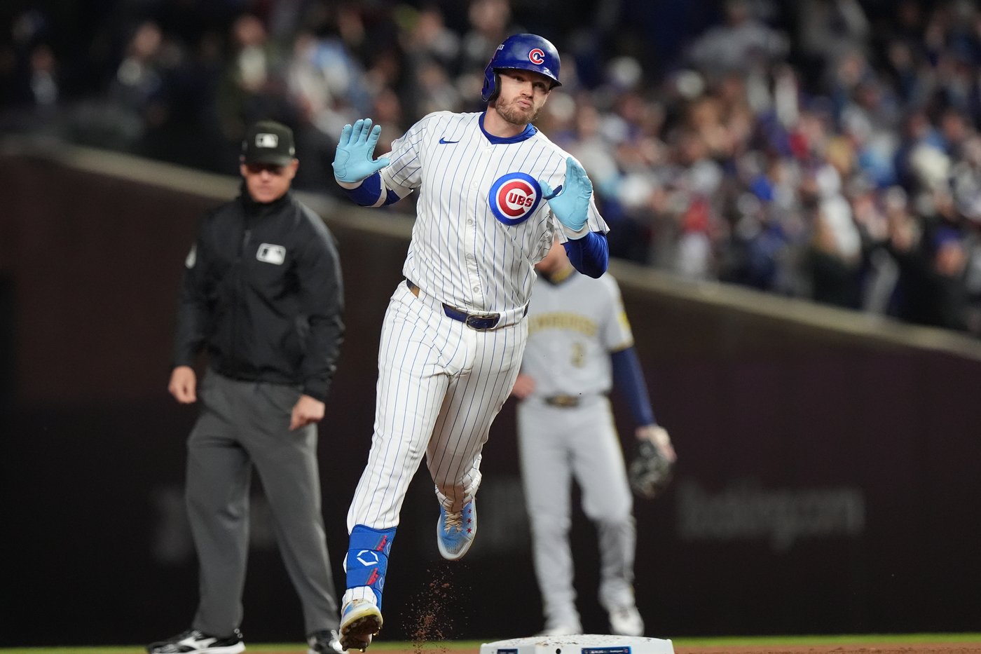 Ian Happ's homer sets the tone for the Cubs in a playoff victory against the Brewers | iNFOnews.ca Ian Happ's homer sets the tone for the Cubs in a playoff victory against the Brewers | iNFOnews.ca