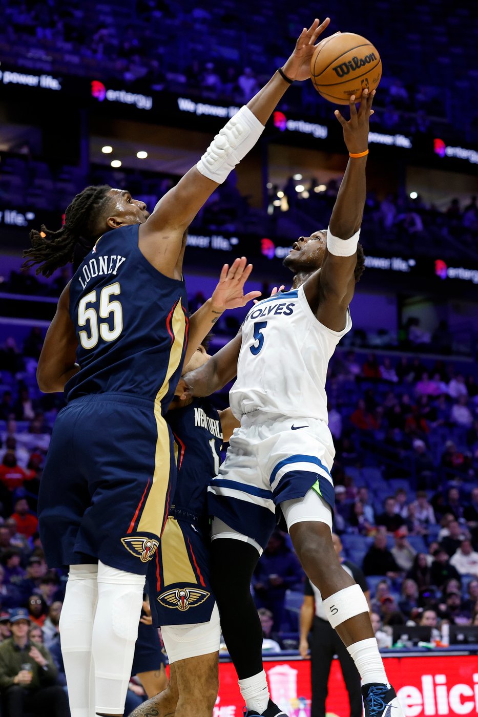 Anthony Edwards' late layup forces OT, as Timberwolves edge Pelicans 149-142 | iNFOnews.ca