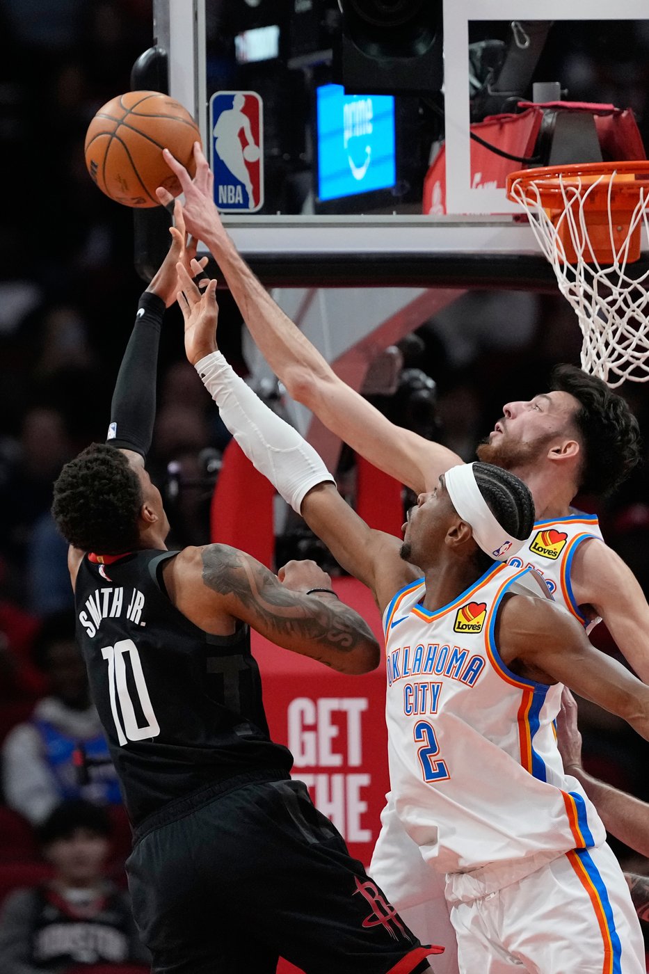 Thunder surge in fourth quarter to defeat Rockets 111-91 | iNFOnews.ca