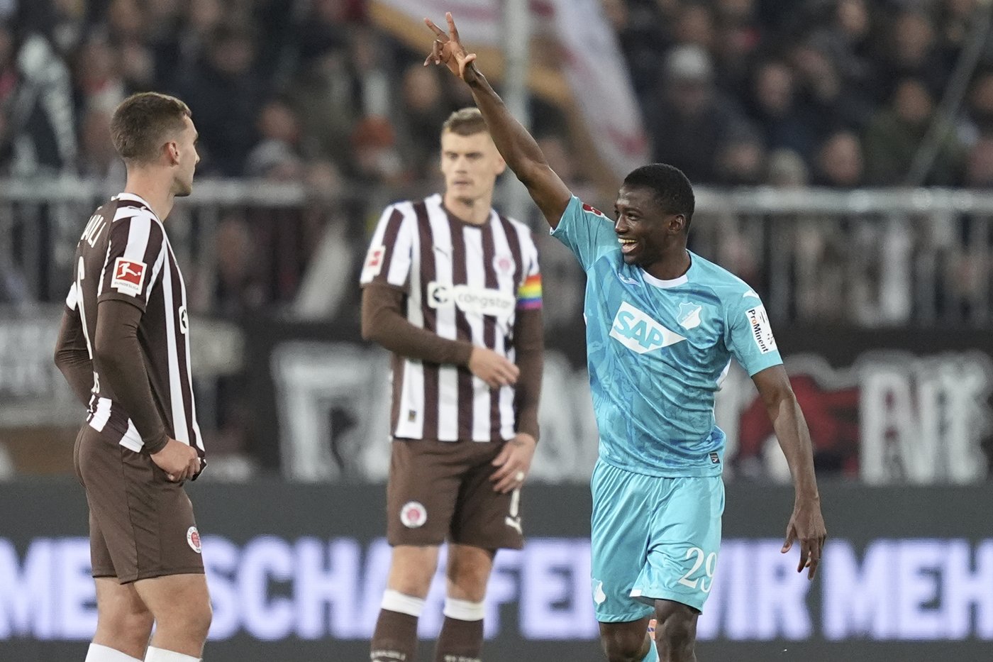 Frankfurt concedes late, denied Bundesliga win before facing Liverpool in Champions League | iNFOnews.ca Frankfurt concedes late, denied Bundesliga win before facing Liverpool in Champions League | iNFOnews.ca