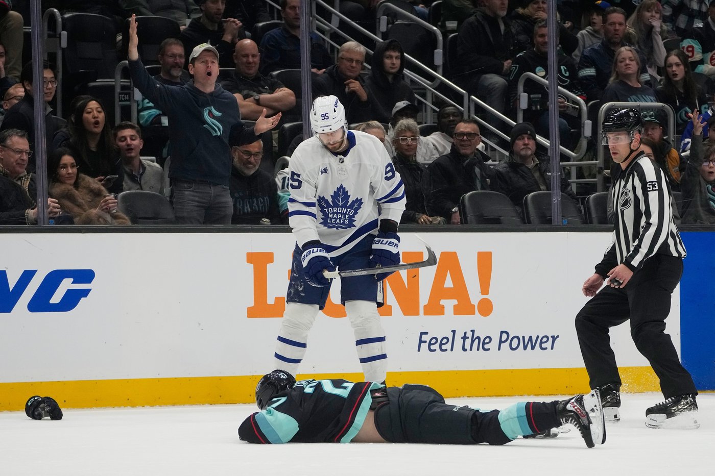Shane Wright scores twice as Kraken extend win streak to 3 games with 5-2 win over Maple Leafs | iNFOnews.ca