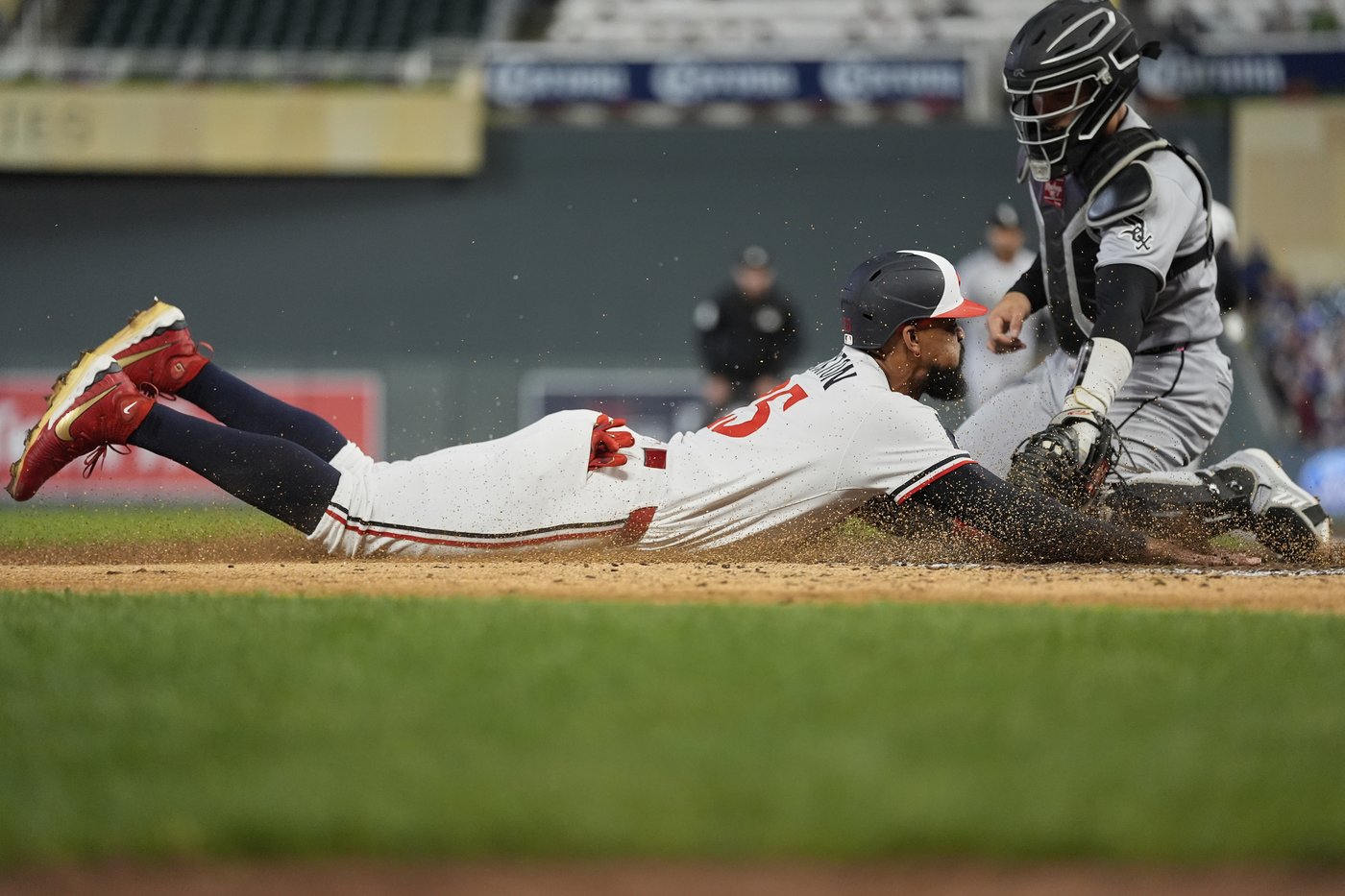 Taylor hits 2-run double in ninth to lead White Sox to 4-3 comeback win over Twins | iNFOnews.ca Taylor hits 2-run double in ninth to lead White Sox to 4-3 comeback win over Twins | iNFOnews.ca