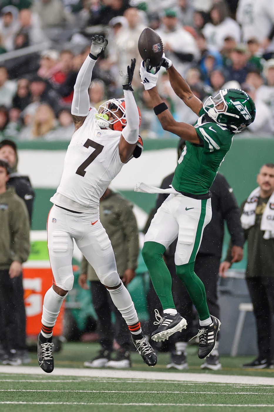 Jets' Garrett Wilson being evaluated after reinjuring knee, uncertain for Thursday night vs. Pats | iNFOnews.ca Jets' Garrett Wilson being evaluated after reinjuring knee, uncertain for Thursday night vs. Pats | iNFOnews.ca