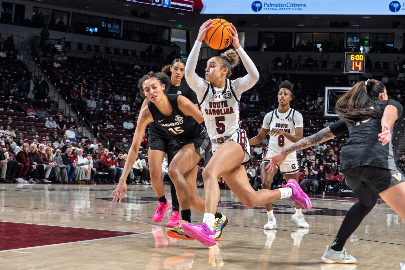 Latson, Johnson lead No. 2 Gamecocks to 103-74 win, ending 'Dores perfect start | iNFOnews.ca