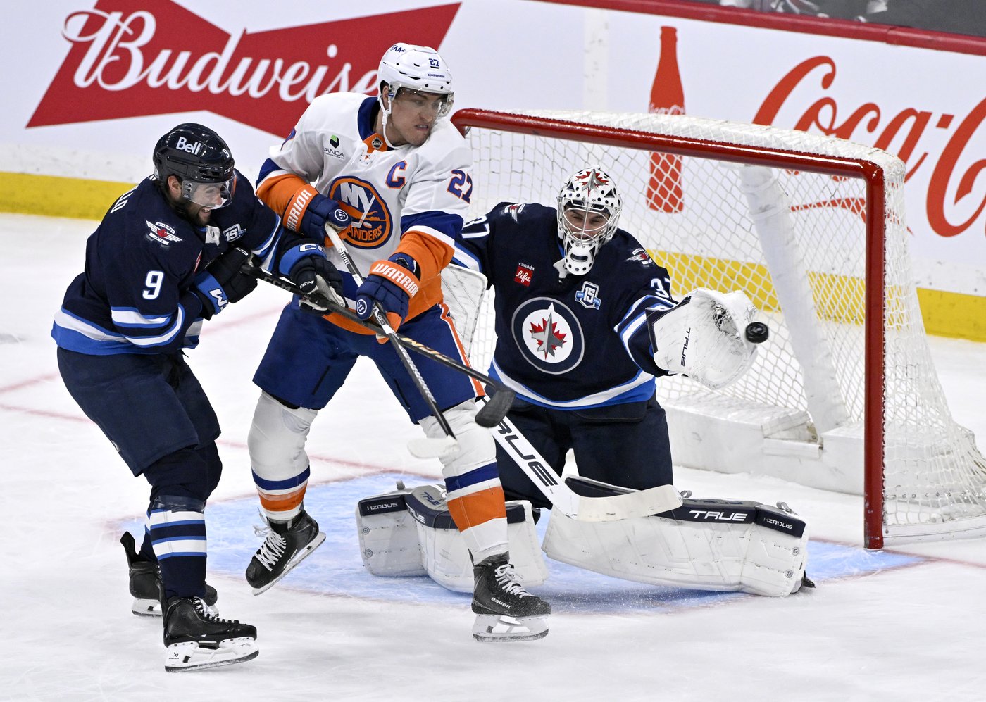Jets slip past Islanders 5-4 to post third straight win | iNFOnews.ca Jets slip past Islanders 5-4 to post third straight win | iNFOnews.ca