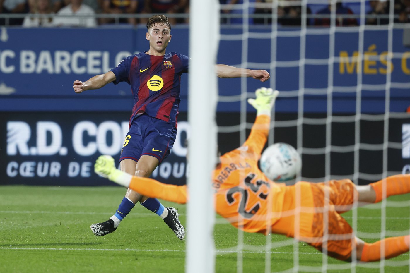Barcelona routs Valencia 6-0 with goals from Raphinha, Lewandowski and López | iNFOnews.ca