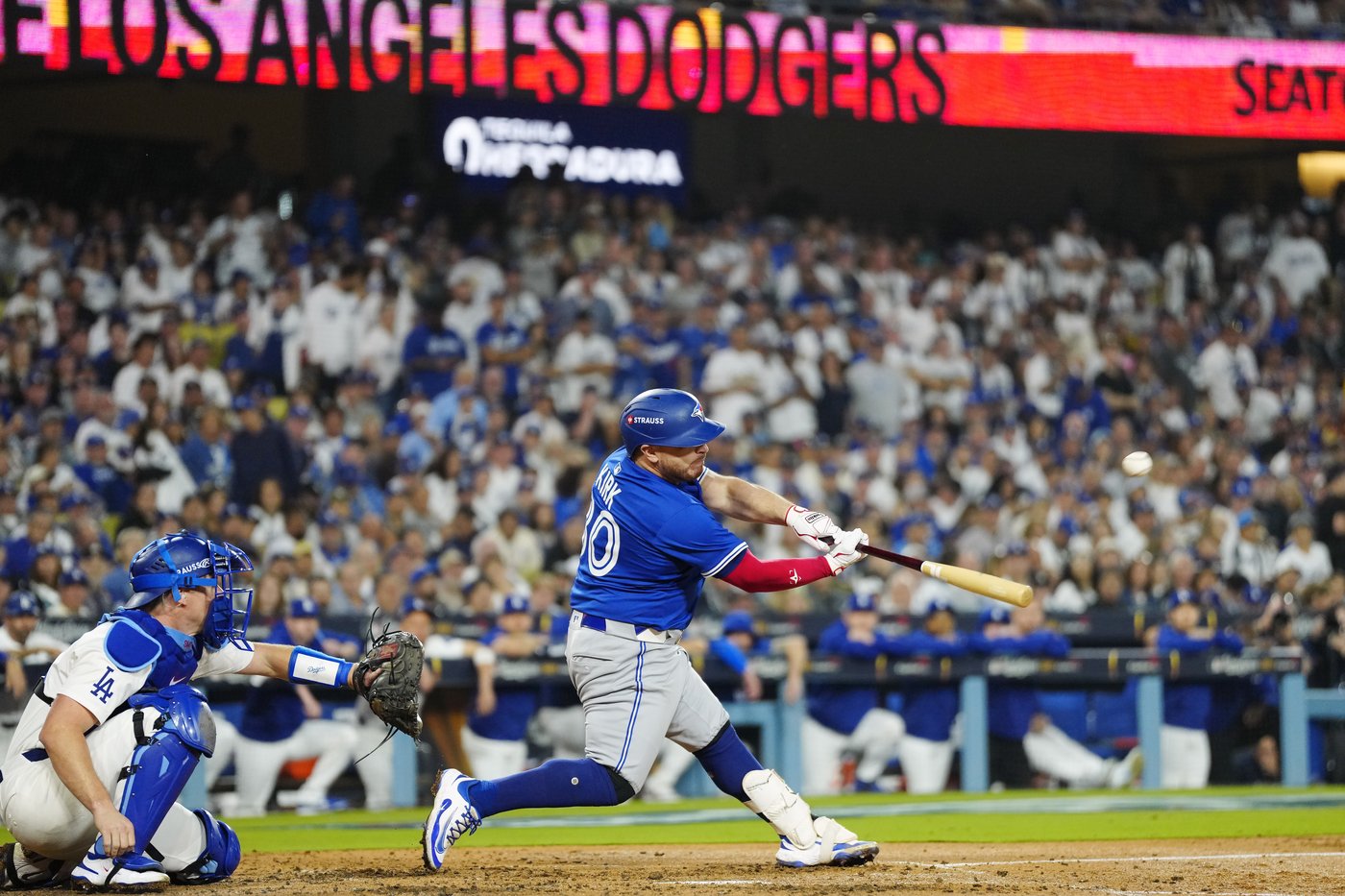 Photo Gallery: Dodgers outlast Jays 6-5 in 18-inning marathon World Series Game 3 | iNFOnews.ca