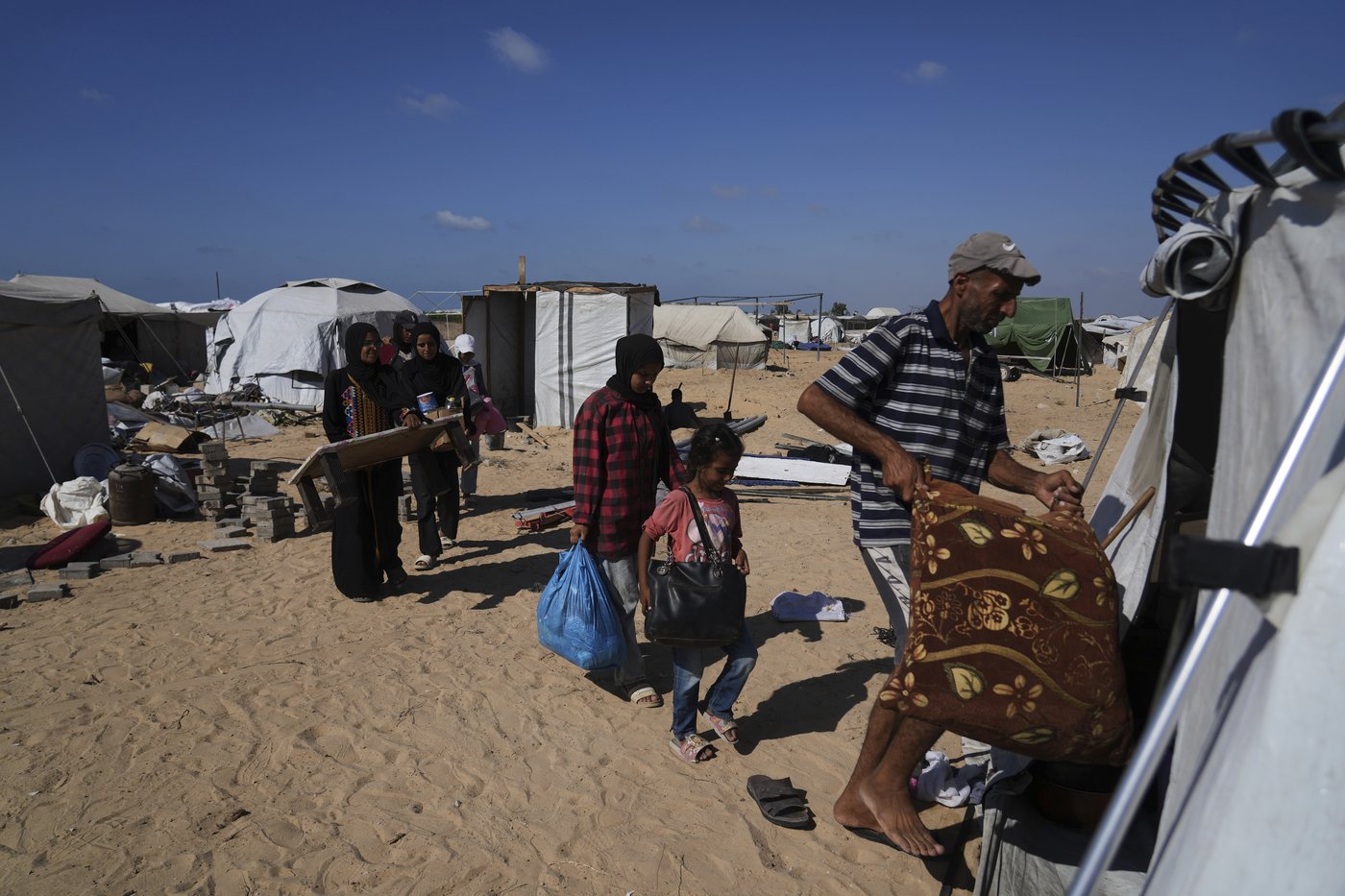 Despair deepens for a Palestinian family forced to flee across Gaza yet again | iNFOnews.ca
