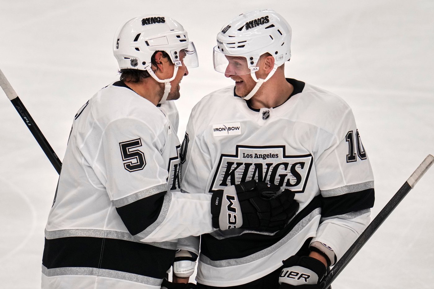 Fiala breaks tie with 500th NHL point, Kings open 6-game trip with 3-2 win over Penguins | iNFOnews.ca Fiala breaks tie with 500th NHL point, Kings open 6-game trip with 3-2 win over Penguins | iNFOnews.ca