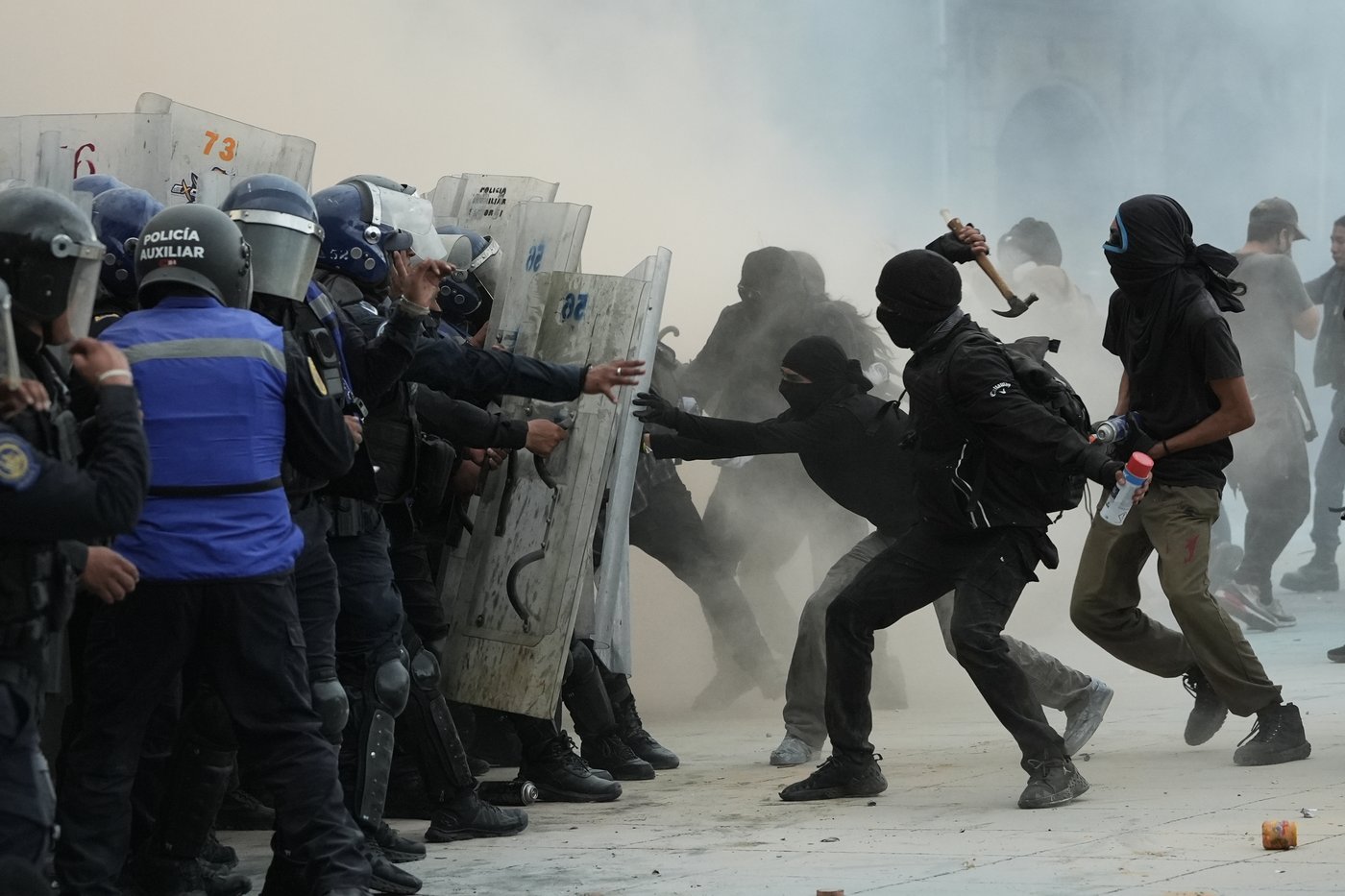 The top photos of the day by AP's photojournalists | iNFOnews.ca