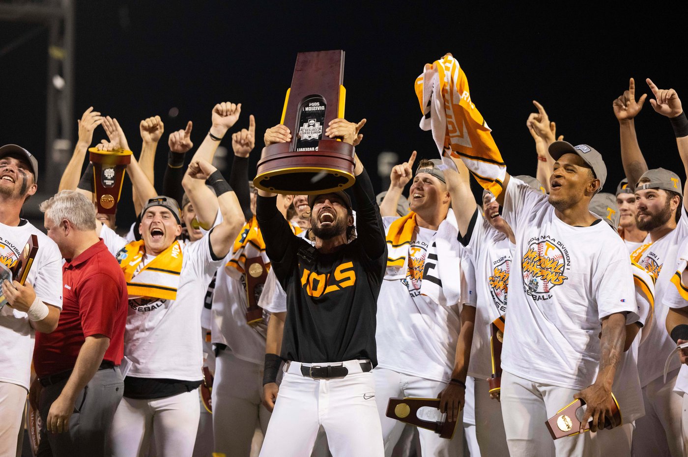Giants hire Tennessee's Vitello as manager, gambling on a college coach with no pro experience | iNFOnews.ca Giants hire Tennessee's Vitello as manager, gambling on a college coach with no pro experience | iNFOnews.ca