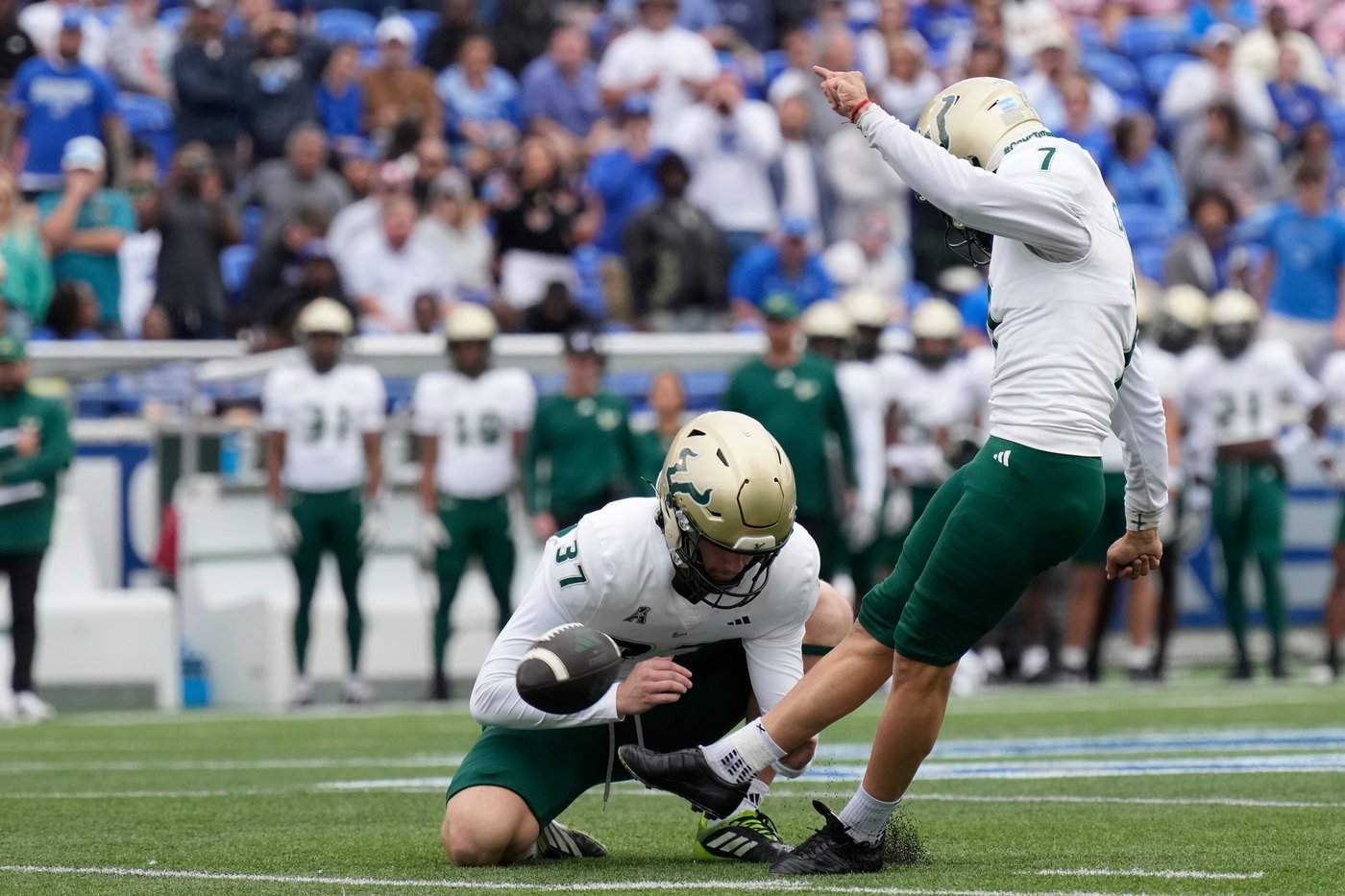 Memphis rallies for 34-31 win over No. 18 South Florida | iNFOnews.ca Memphis rallies for 34-31 win over No. 18 South Florida | iNFOnews.ca