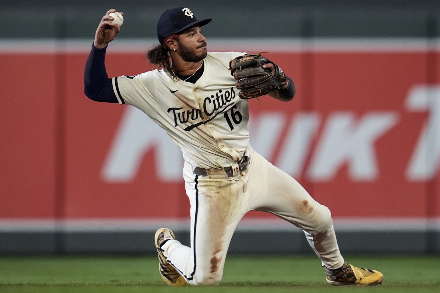 Yankees survive another bullpen meltdown, beat Twins 10-9 after nearly wasting 9-run lead | iNFOnews.ca Yankees survive another bullpen meltdown, beat Twins 10-9 after nearly wasting 9-run lead | iNFOnews.ca