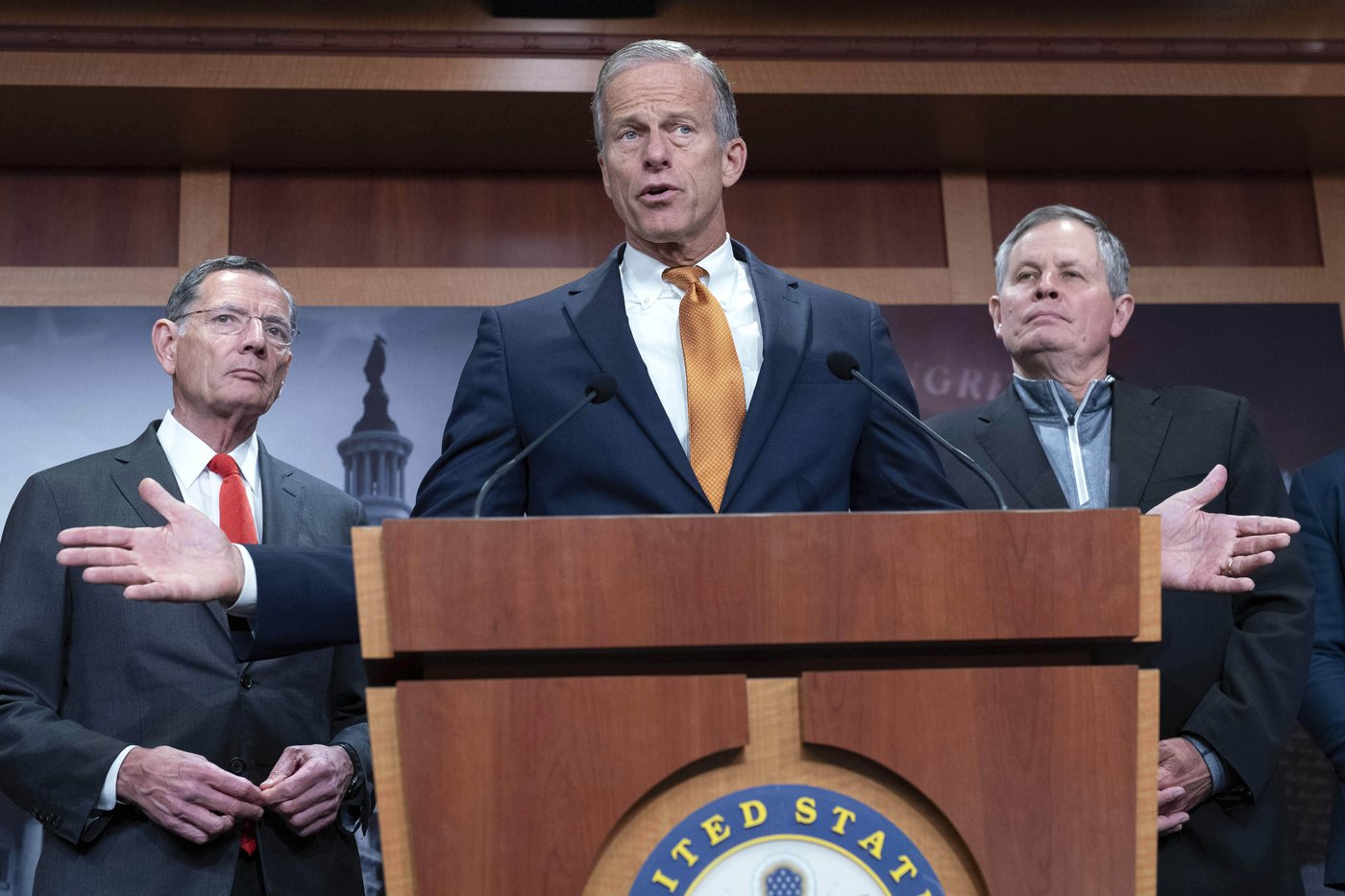 Shutdown standoff deepens ahead of crucial meeting at the White House | iNFOnews.ca