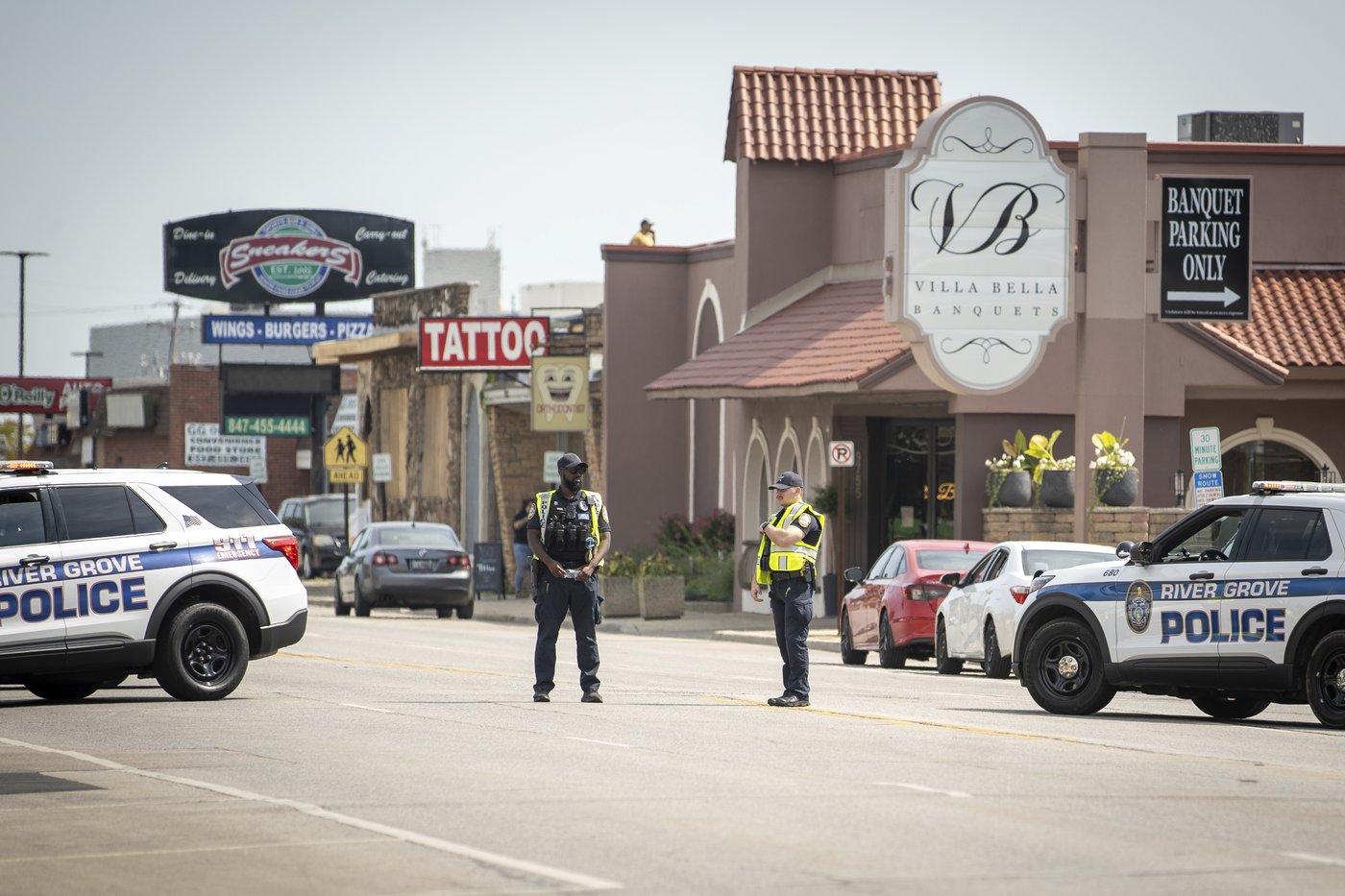 ICE officer fatally shoots suspect after being dragged by car near Chicago, officials say | iNFOnews.ca ICE officer fatally shoots suspect after being dragged by car near Chicago, officials say | iNFOnews.ca
