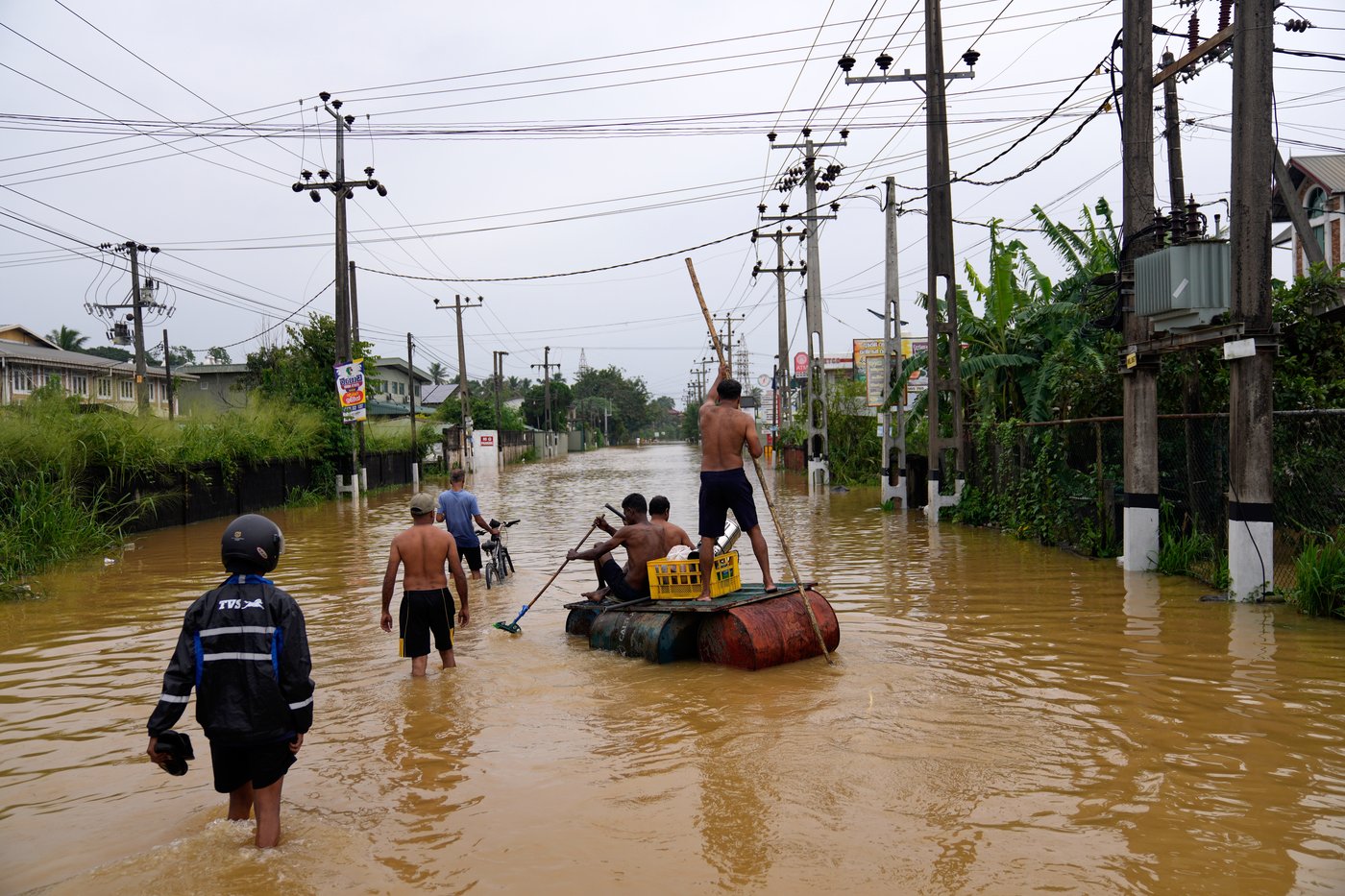 Death toll from floods and mudslides in Sri Lanka rises to 123, with 130 people still missing | iNFOnews.ca