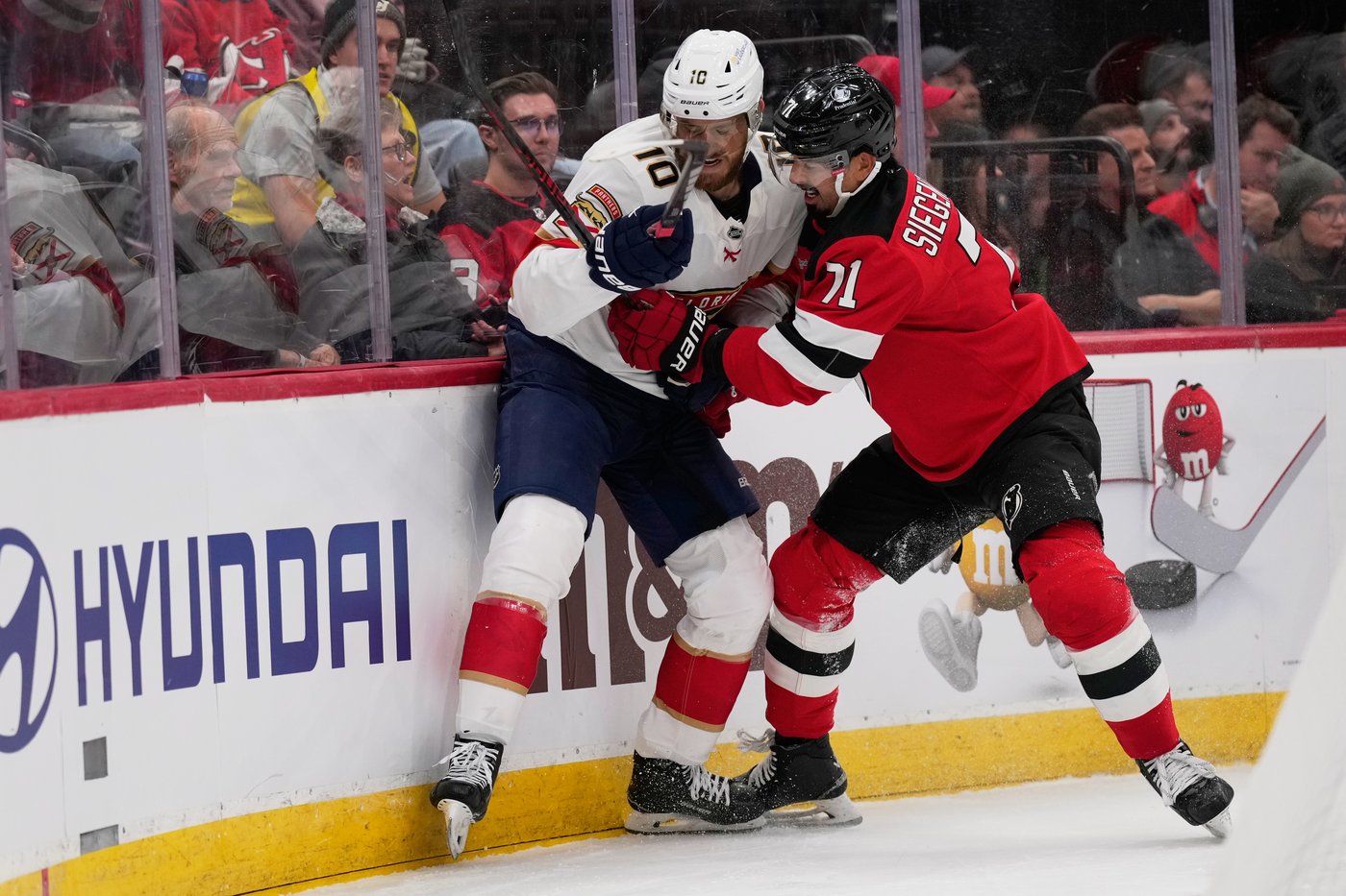 Meier, Hischier score in 3rd period, Allen stops 21 shots to lift Devils past Panthers 3-1 | iNFOnews.ca Meier, Hischier score in 3rd period, Allen stops 21 shots to lift Devils past Panthers 3-1 | iNFOnews.ca