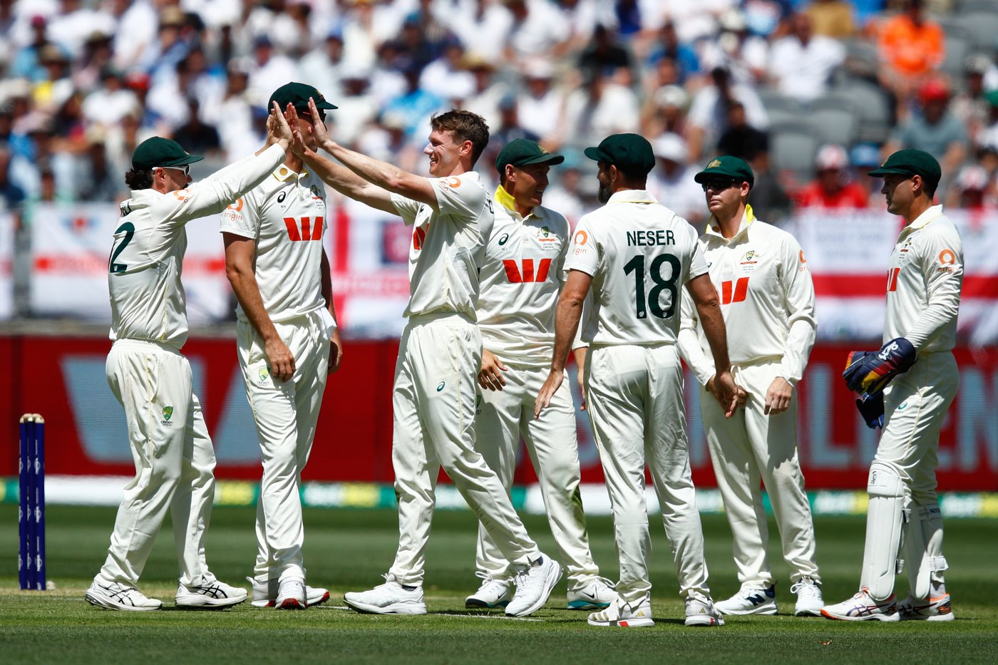 Starc takes a career-best 7 wickets as Australia dismisses England for 172 on Day 1 of the Ashes | iNFOnews.ca