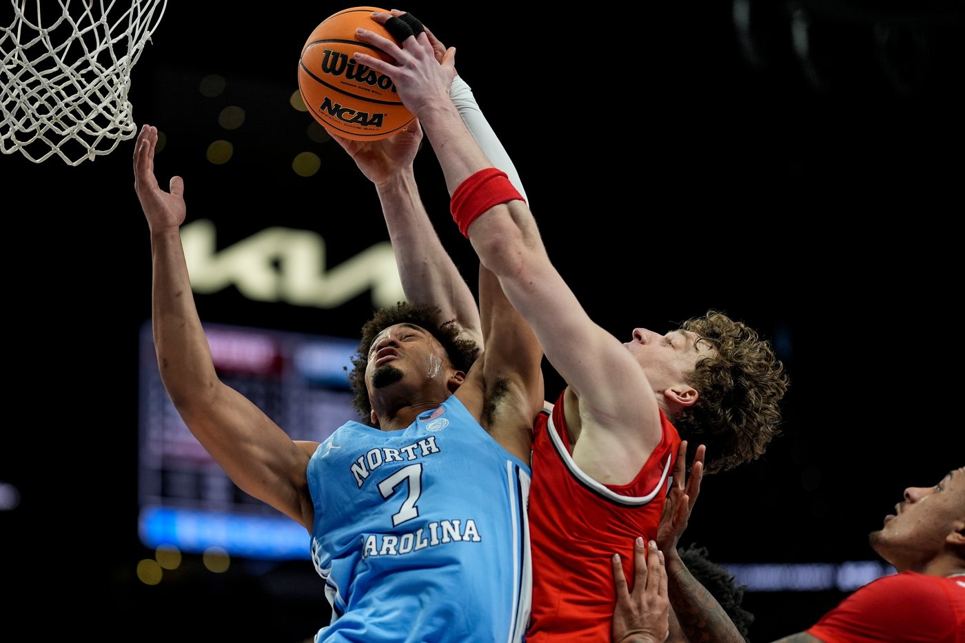 Seth Trimble returns from broken arm to set up winning basket in UNC's latest victory | iNFOnews.ca
