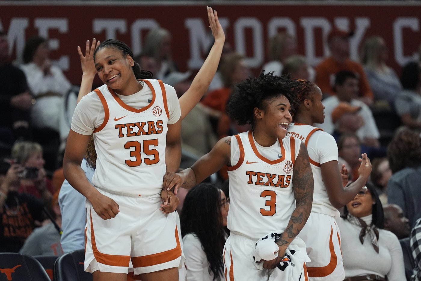 Oldacre has 18 rebounds, 5 blocks to help No. 4 Texas rout Texas A&M 80-35 | iNFOnews.ca