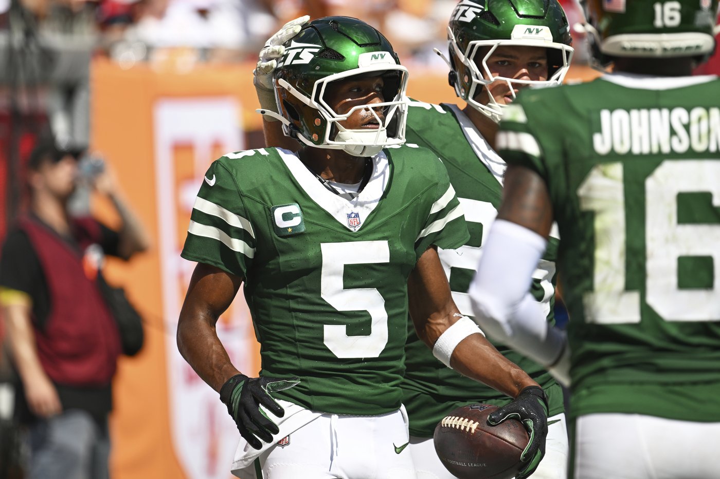 Mike McDaniel and Aaron Glenn’s coaching journeys converge again in Dolphins-Jets matchup | iNFOnews.ca