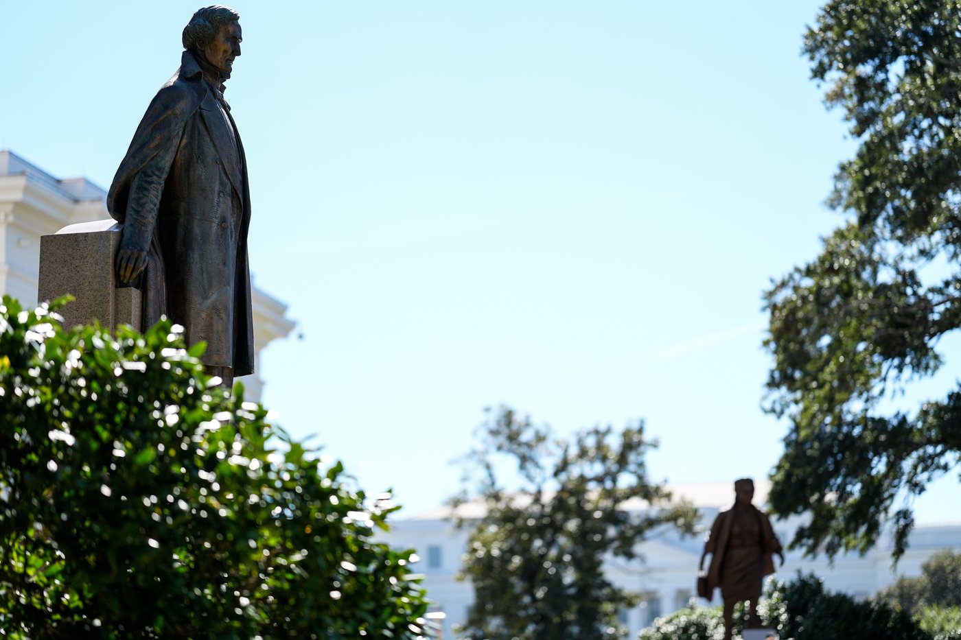 Rosa Parks and Helen Keller statues unveiled at the Alabama Capitol | iNFOnews.ca Rosa Parks and Helen Keller statues unveiled at the Alabama Capitol | iNFOnews.ca
