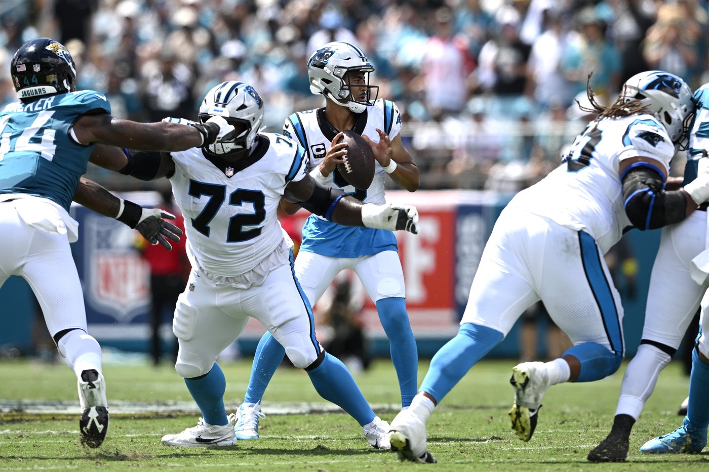 Panthers-Jaguars game gets ready to resume following severe weather and lightning delay | iNFOnews.ca Panthers-Jaguars game gets ready to resume following severe weather and lightning delay | iNFOnews.ca