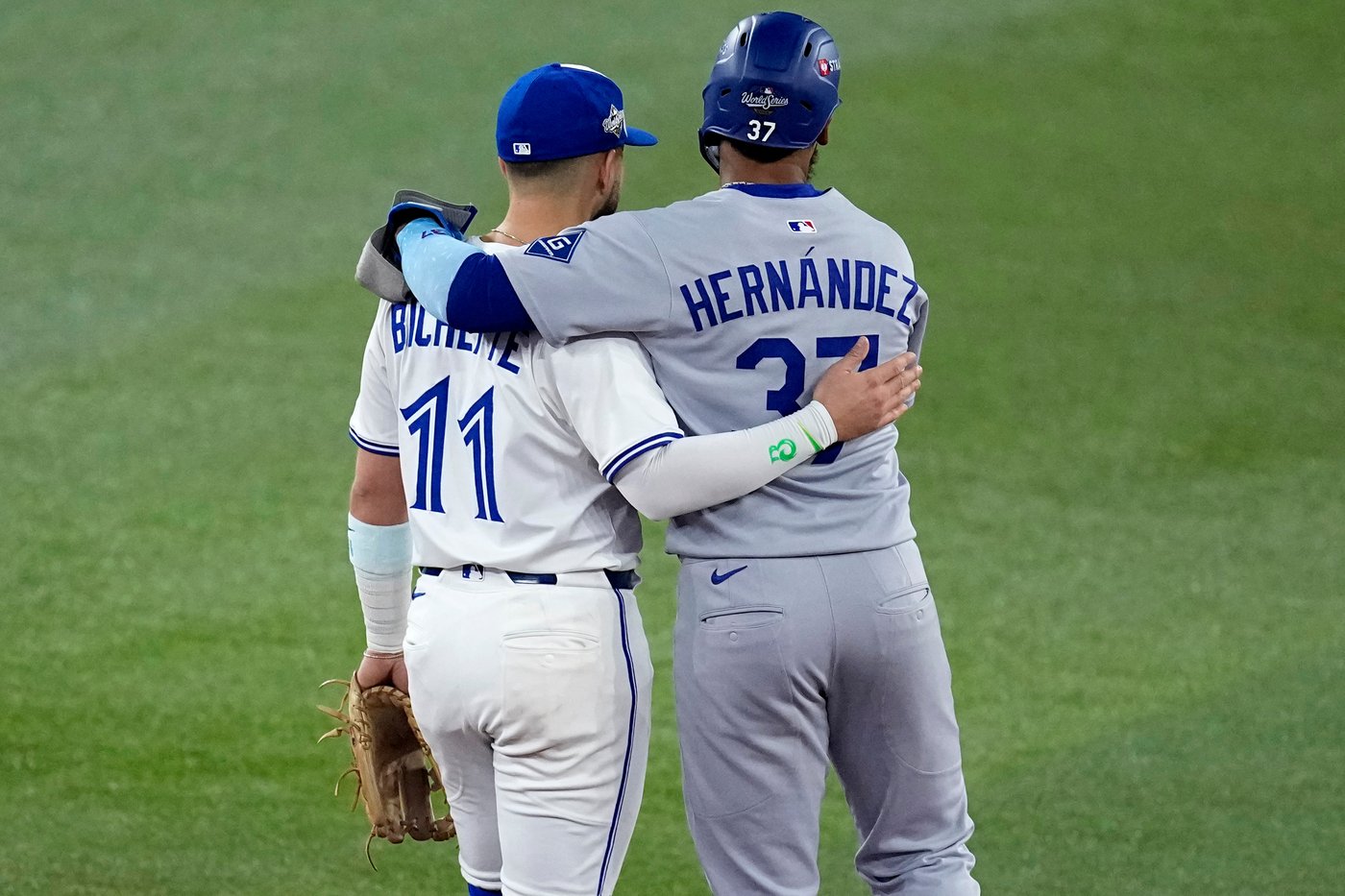 Toronto's Bichette sparks 9-run, go-ahead rally in World Series debut as he returns from knee injury | iNFOnews.ca Toronto's Bichette sparks 9-run, go-ahead rally in World Series debut as he returns from knee injury | iNFOnews.ca