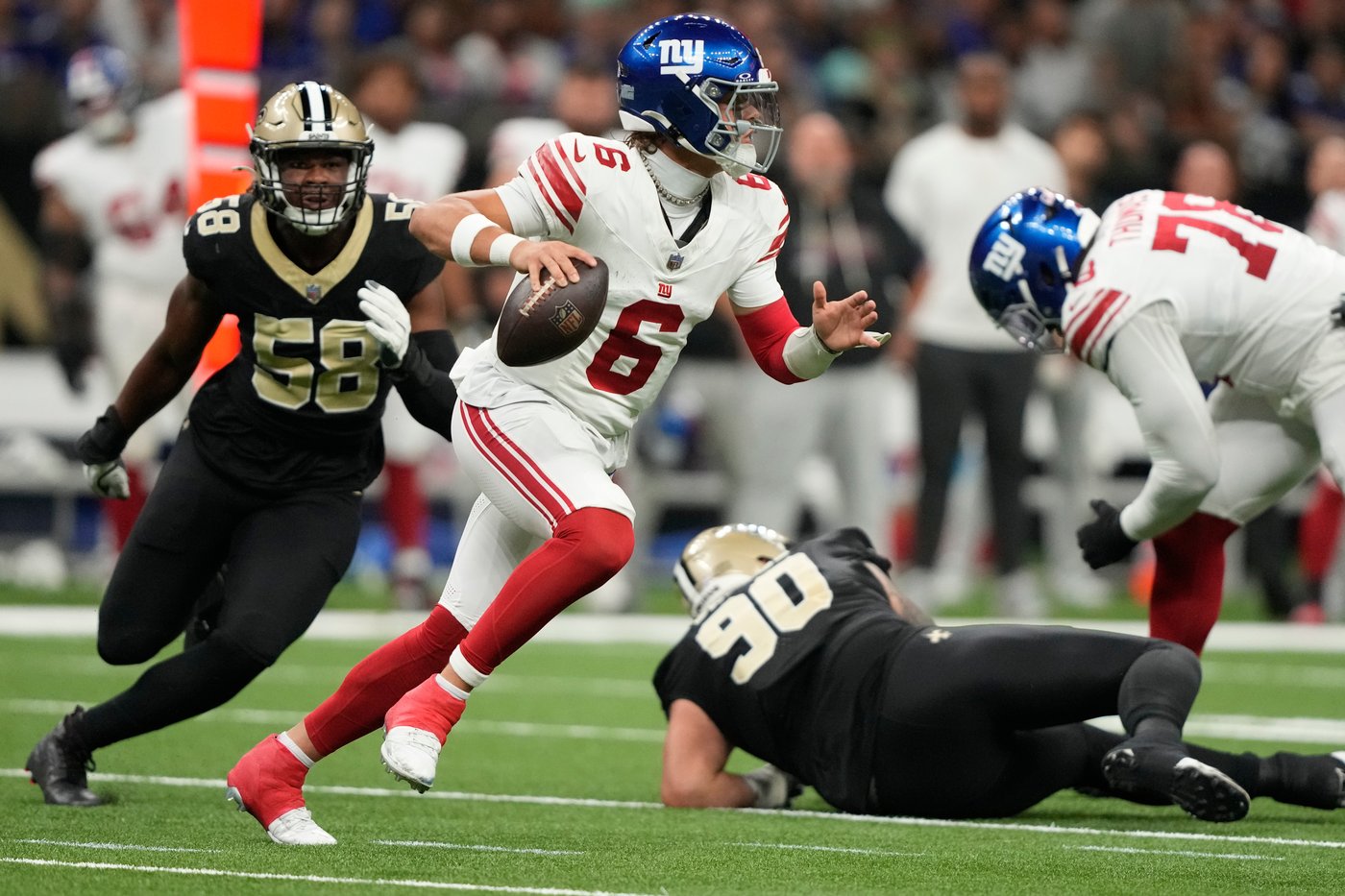 Saints QB Spencer Rattler and coach Kellen Moore get 1st win over mistake-prone Giants, 26-14 | iNFOnews.ca
