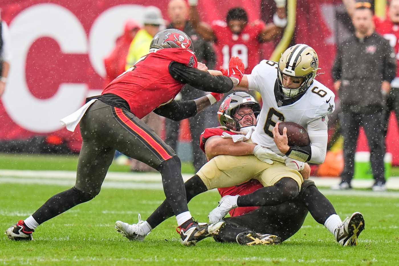 Rookie QB Tyler Shough's 2 TD runs lead Saints to a 24-20 upset of Buccaneers | iNFOnews.ca Rookie QB Tyler Shough's 2 TD runs lead Saints to a 24-20 upset of Buccaneers | iNFOnews.ca