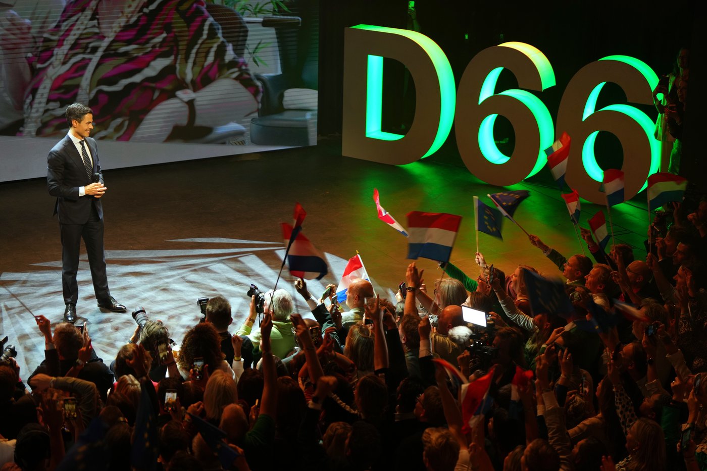 Exit poll suggests Dutch election result too close to call, with center-left party slightly ahead | iNFOnews.ca Exit poll suggests Dutch election result too close to call, with center-left party slightly ahead | iNFOnews.ca