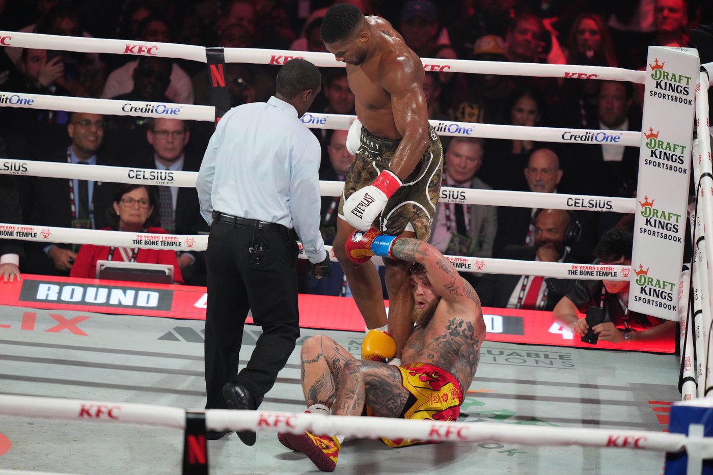 Anthony Joshua knocks out Jake Paul in 6th round to win heavyweight fight | iNFOnews.ca Anthony Joshua knocks out Jake Paul in 6th round to win heavyweight fight | iNFOnews.ca