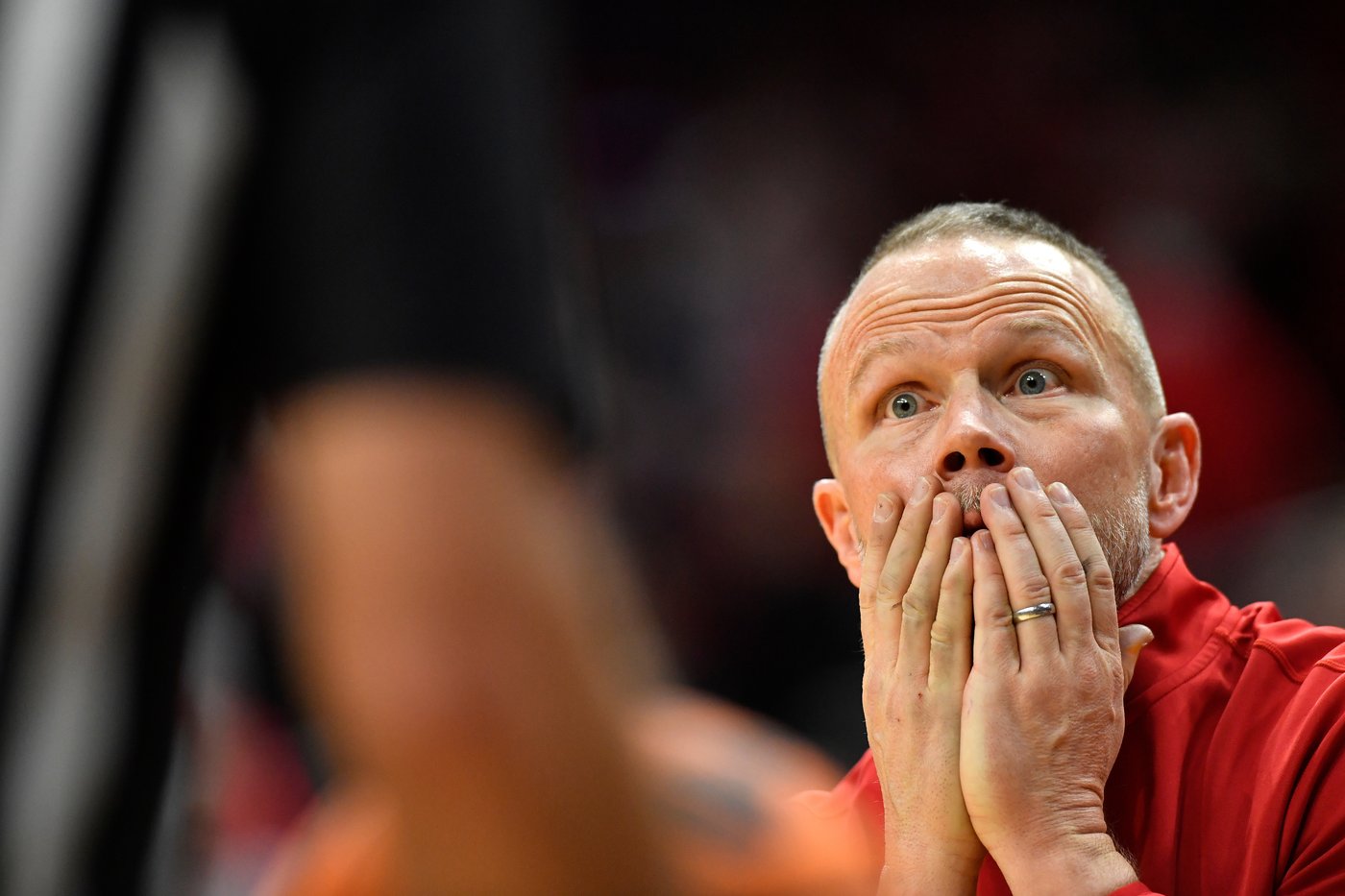 Ouch! Louisville coach Kelsey injures finger trying to avoid postgame celebration | iNFOnews.ca