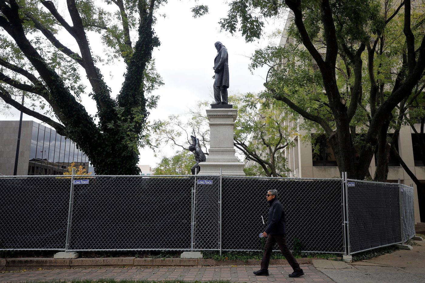 A Confederate statue is restored as part of Trump's efforts to reshape how history is told | iNFOnews.ca A Confederate statue is restored as part of Trump's efforts to reshape how history is told | iNFOnews.ca