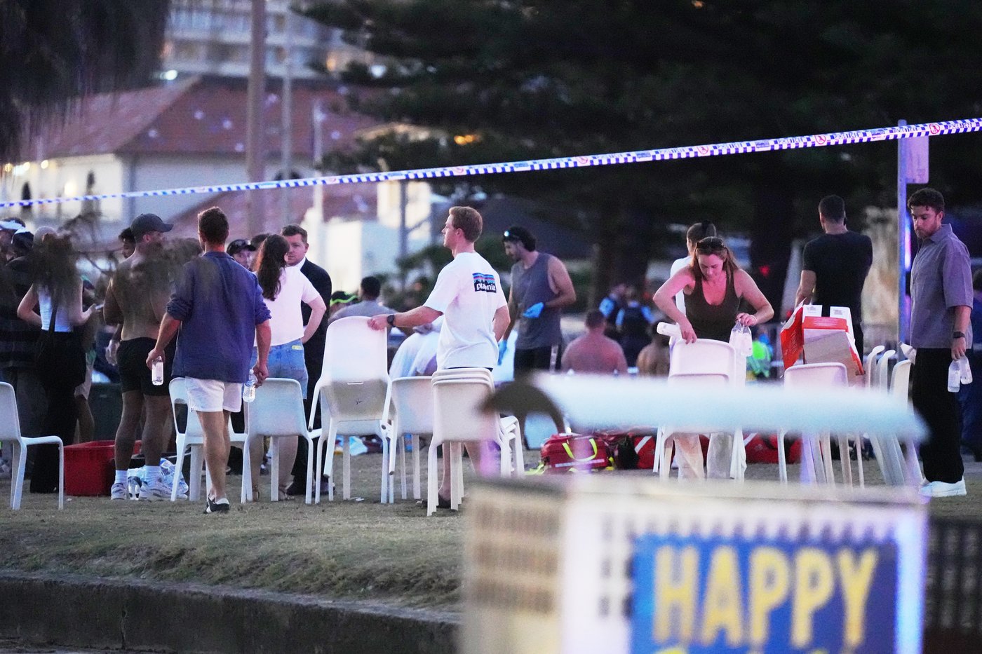 Photos show the scene of a deadly attack on Sydney's Bondi Beach | iNFOnews.ca