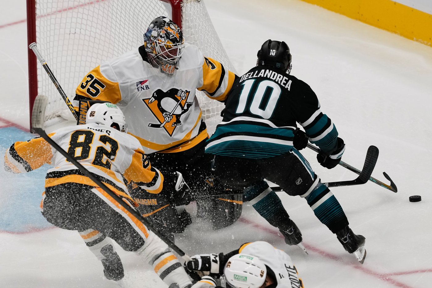 Crosby and Malkin each have goal and assist, Jarry stops 31 shots as Penguins beat Sharks 3-0 | iNFOnews.ca Crosby and Malkin each have goal and assist, Jarry stops 31 shots as Penguins beat Sharks 3-0 | iNFOnews.ca