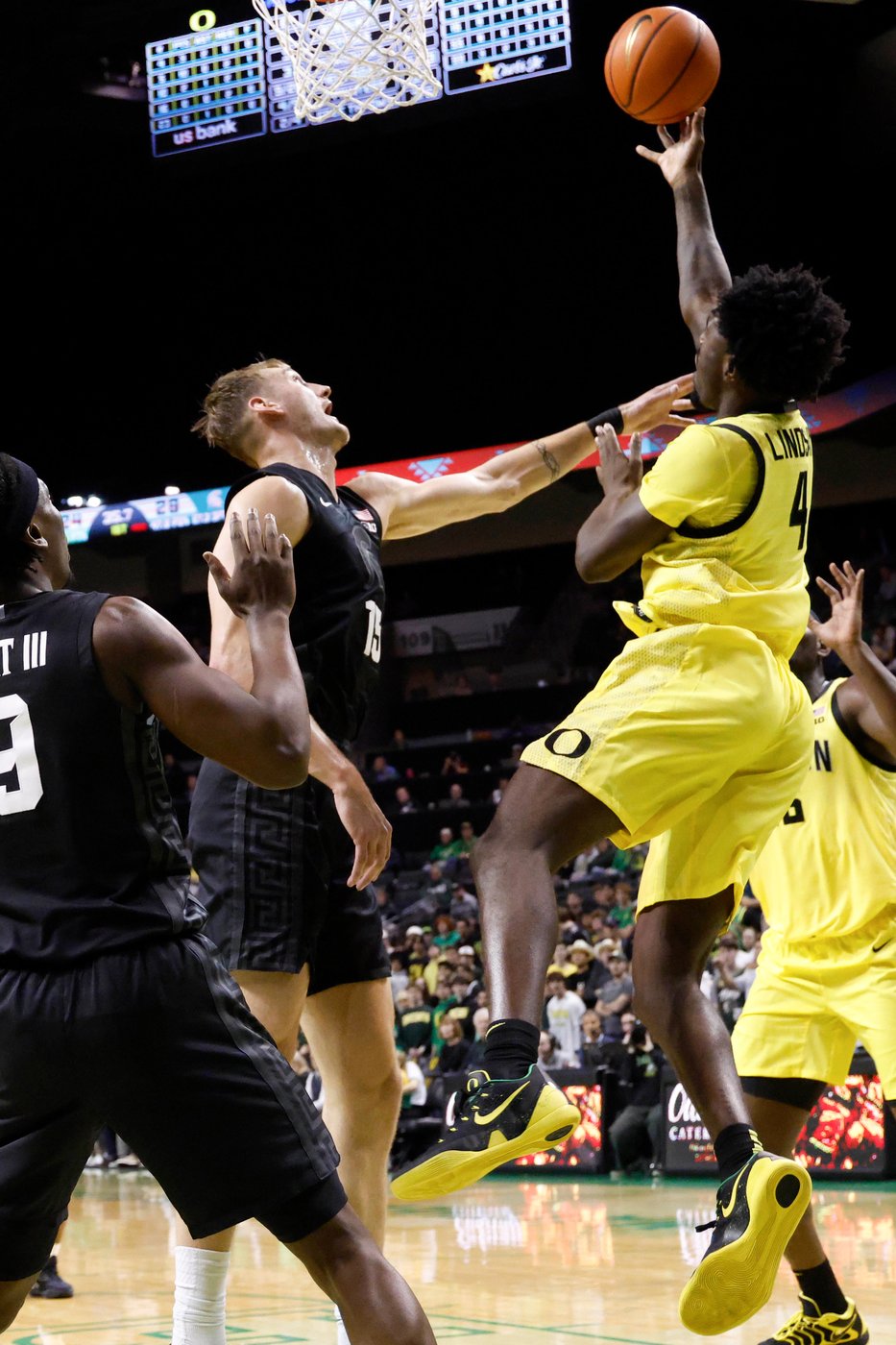 Carson Cooper scores 19 points and No. 10 Michigan State beats struggling Oregon 68-52 | iNFOnews.ca