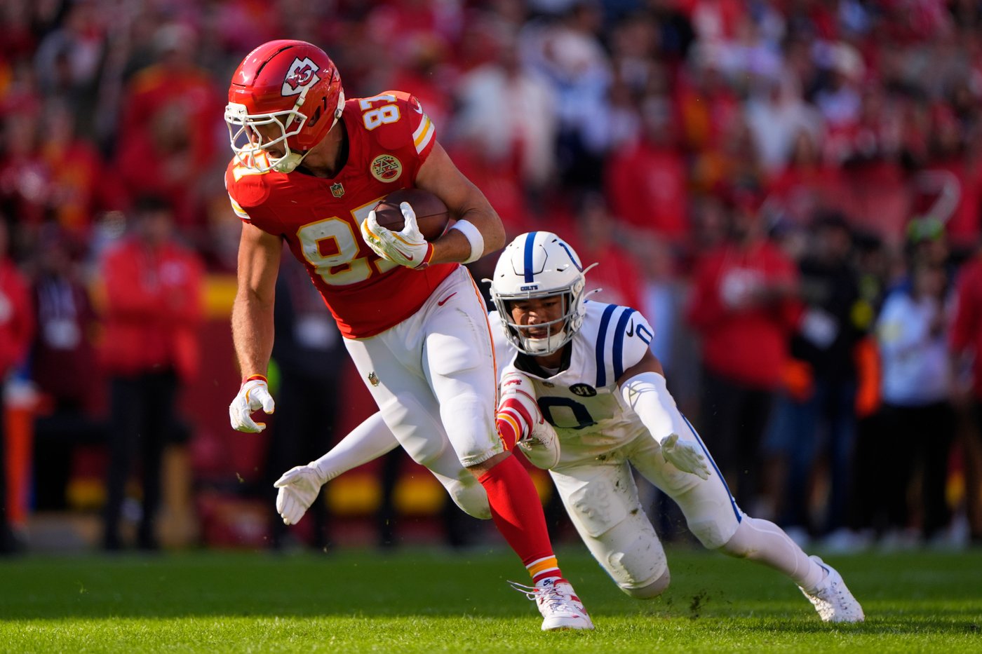 Chiefs' dramatic comeback win over Colts keeps playoff hopes alive | iNFOnews.ca