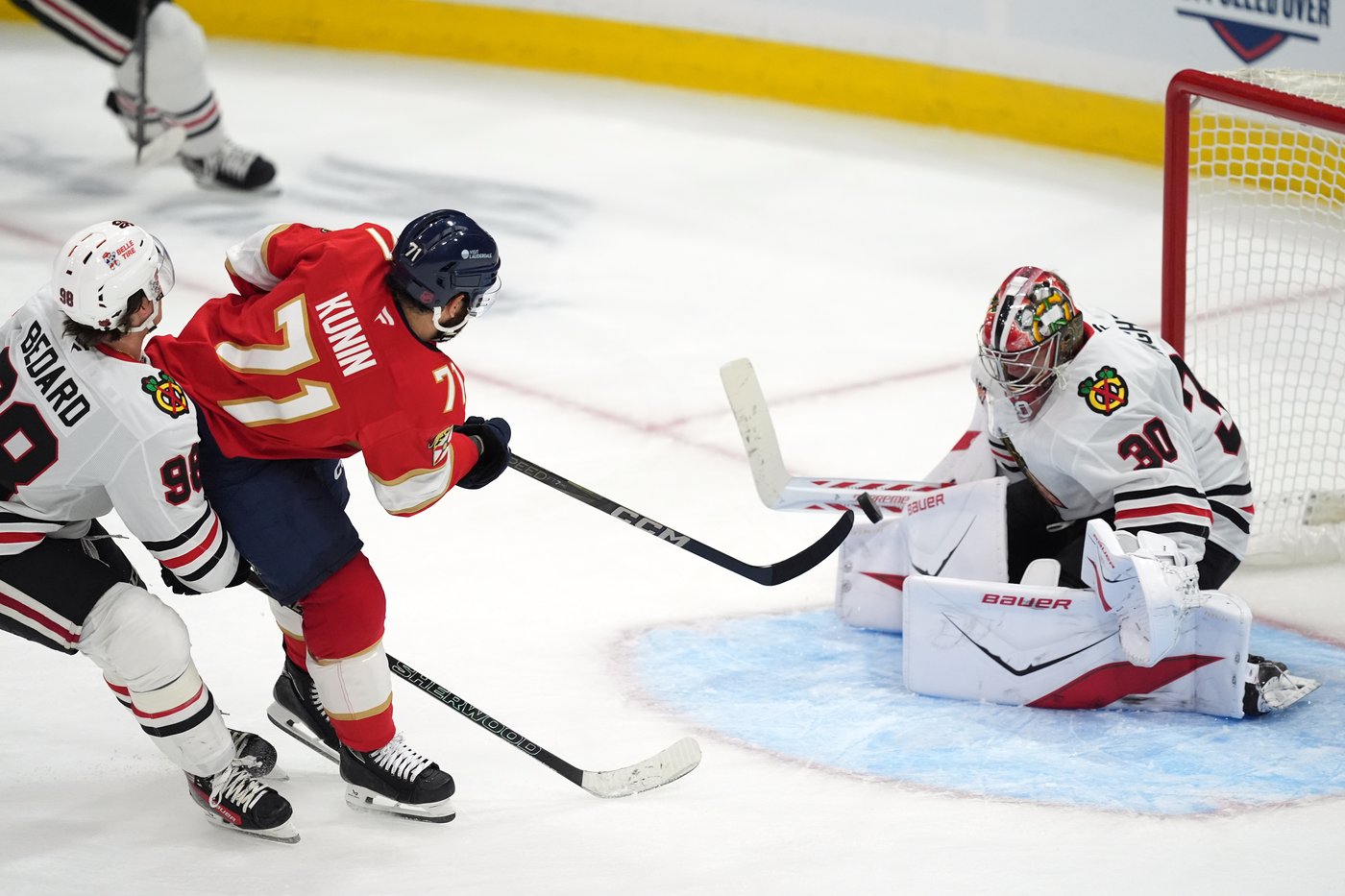Panthers fans cheer for former goalie Spencer Knight in season opener | iNFOnews.ca