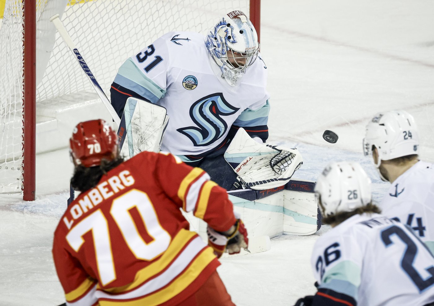 Grubauer finding his groove as Kraken keep rolling | iNFOnews.ca Grubauer finding his groove as Kraken keep rolling | iNFOnews.ca