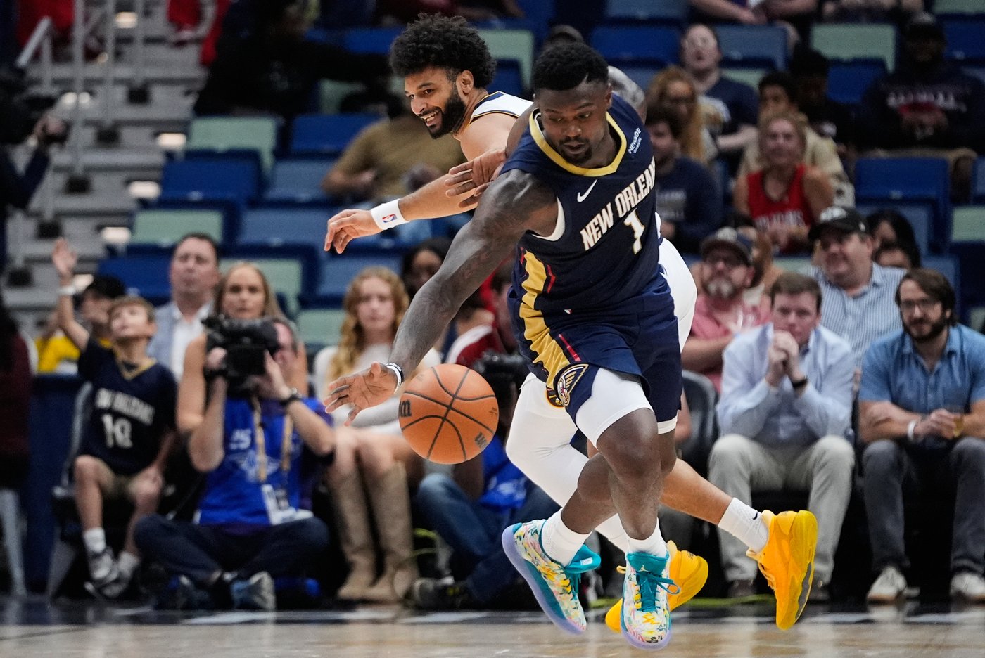 Zion Williamson scores 14 in his return from injury in the Pelicans' 125-118 loss to Denver | iNFOnews.ca