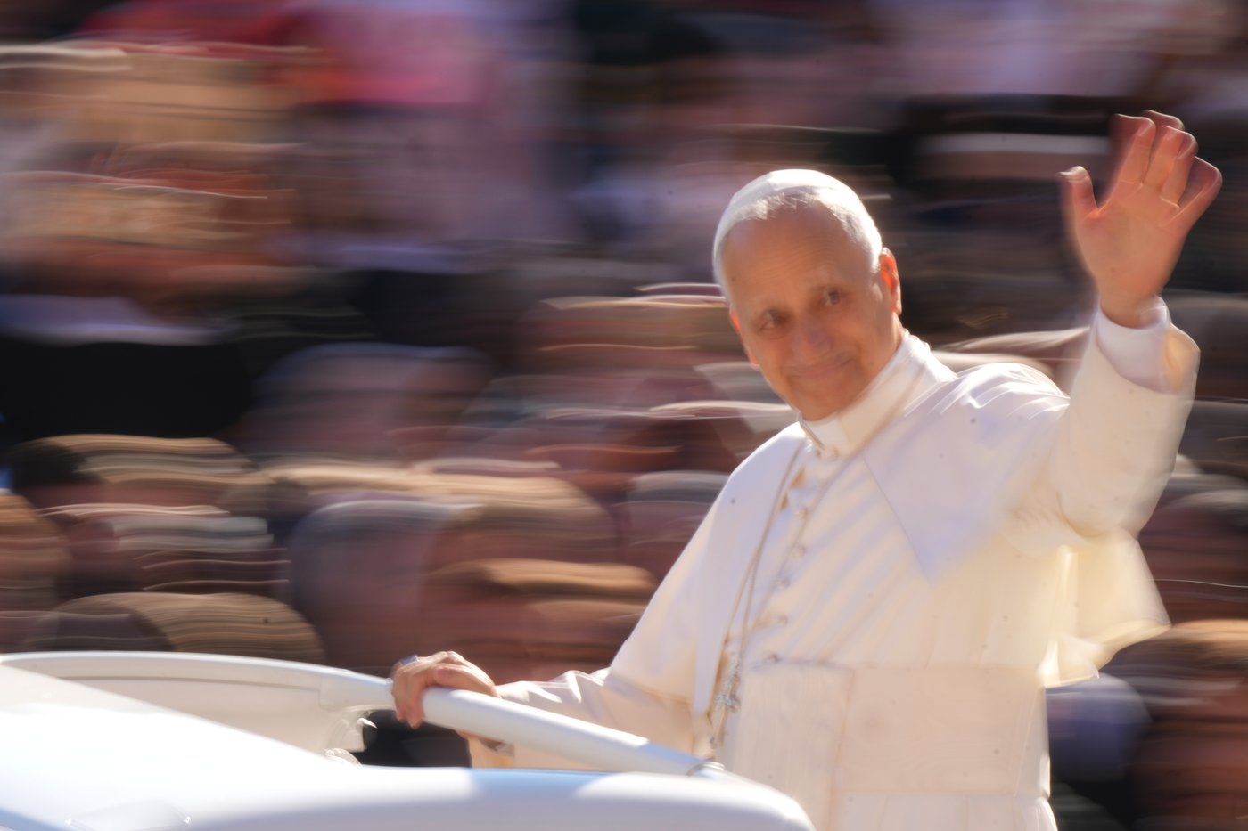 El Paso bishop brings Pope Leo XIV desperate letters from migrants in crosshairs of US crackdown | iNFOnews.ca