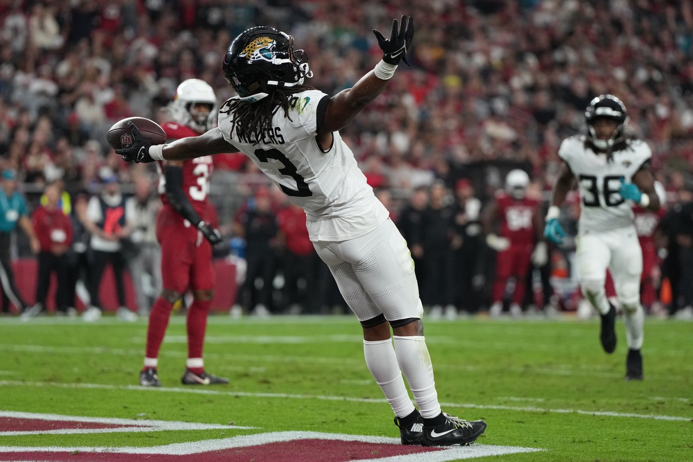 Lawrence throws 3 TD passes, Little kicks 52-yard FG in OT as Jaguars beat Cardinals 27-24 | iNFOnews.ca