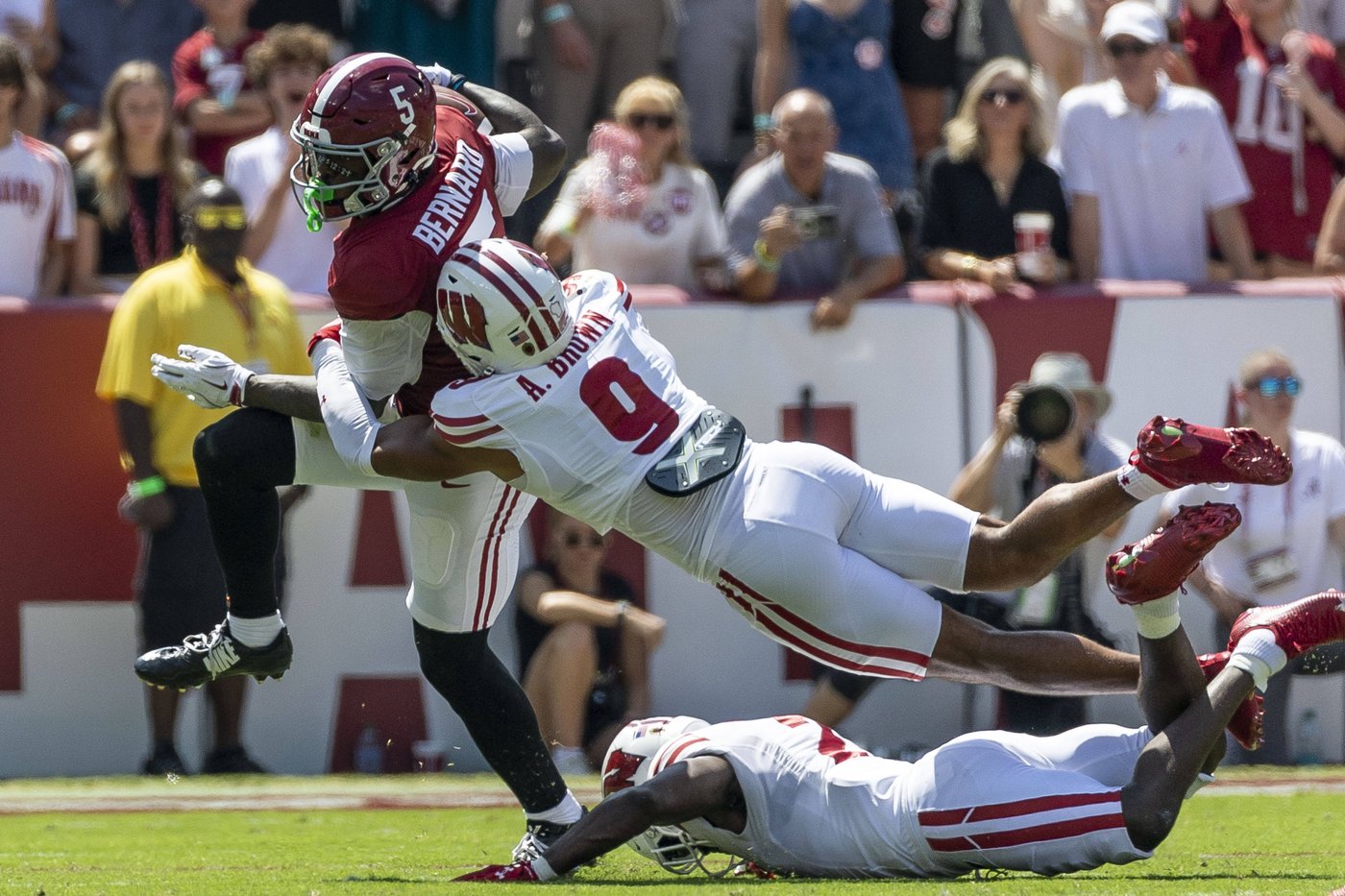 Ty Simpson delivers again as No. 19 Alabama handles Wisconsin for the 2nd straight year, 38-14 | iNFOnews.ca