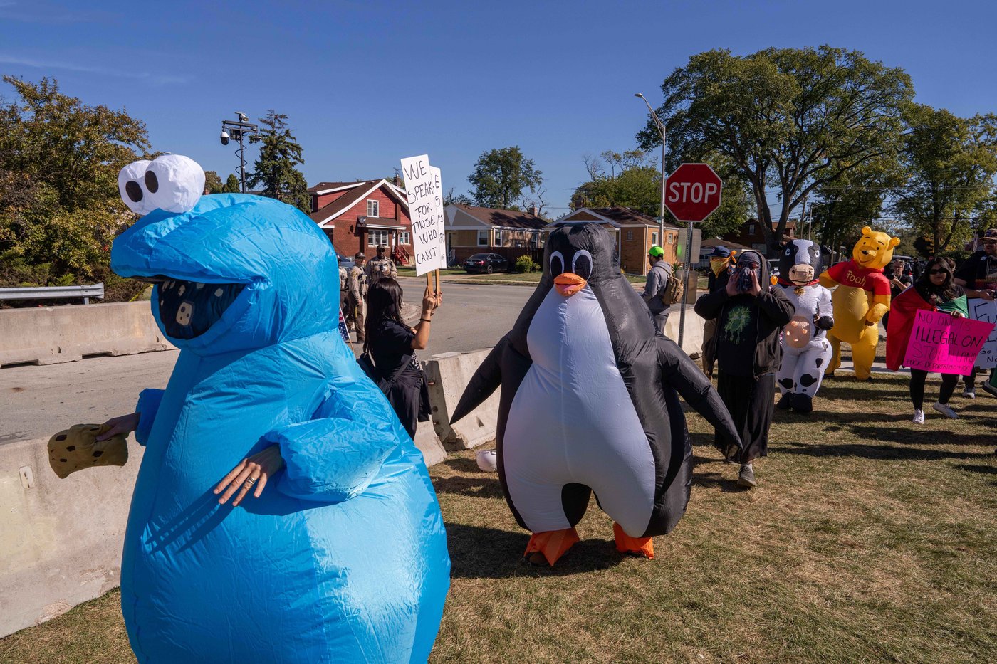 Inflatable costumes used to deflate tensions at rallies against Trump, in photos | iNFOnews.ca