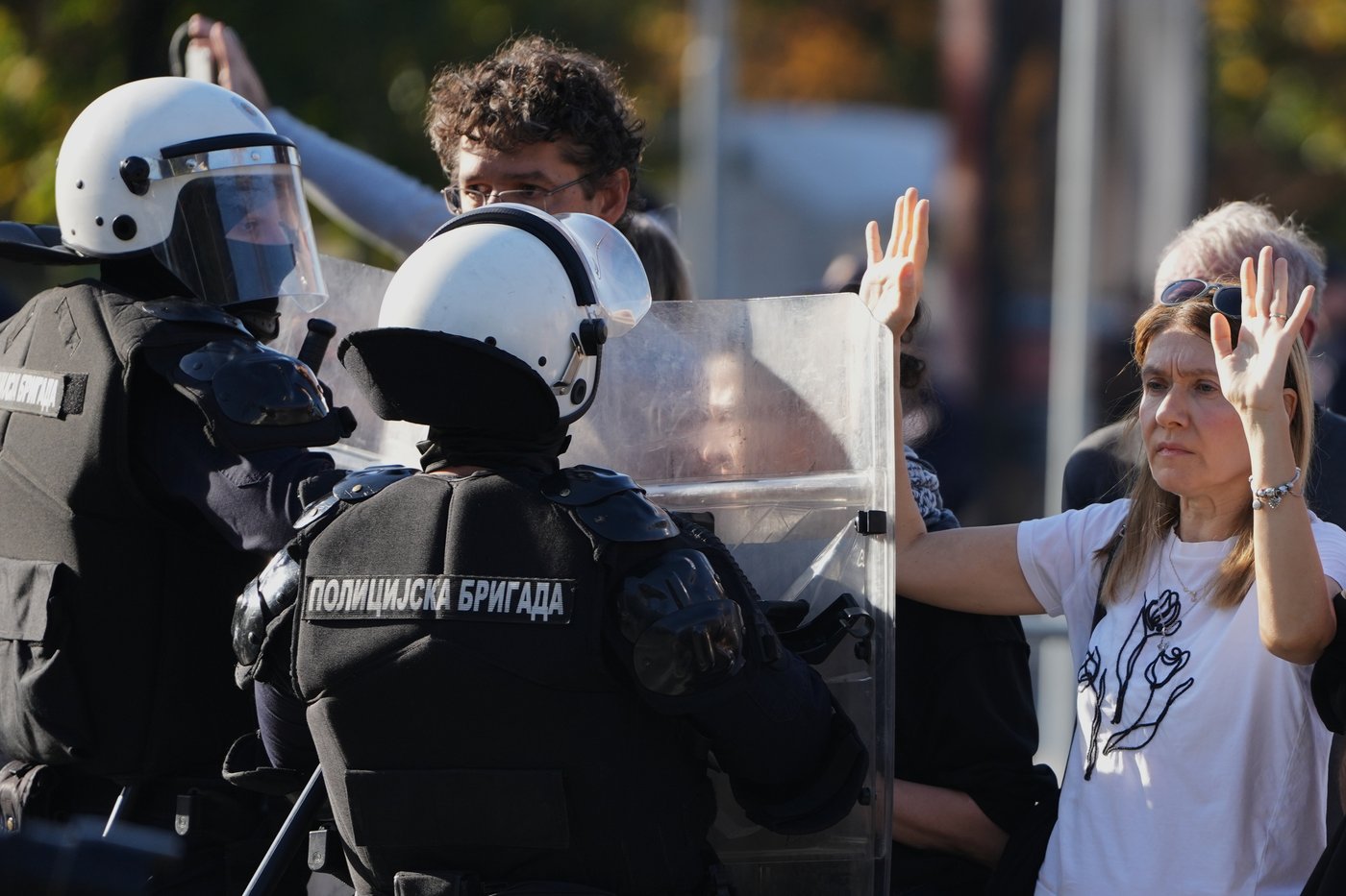 Riot police separate opponents, loyalists of Serbia's president as tensions soar amid protests | iNFOnews.ca Riot police separate opponents, loyalists of Serbia's president as tensions soar amid protests | iNFOnews.ca